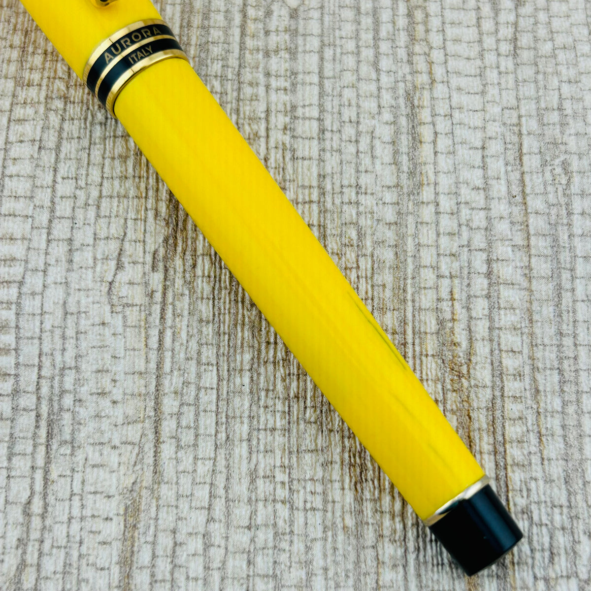 Aurora Ipsilon Yellow - Fountain Pen