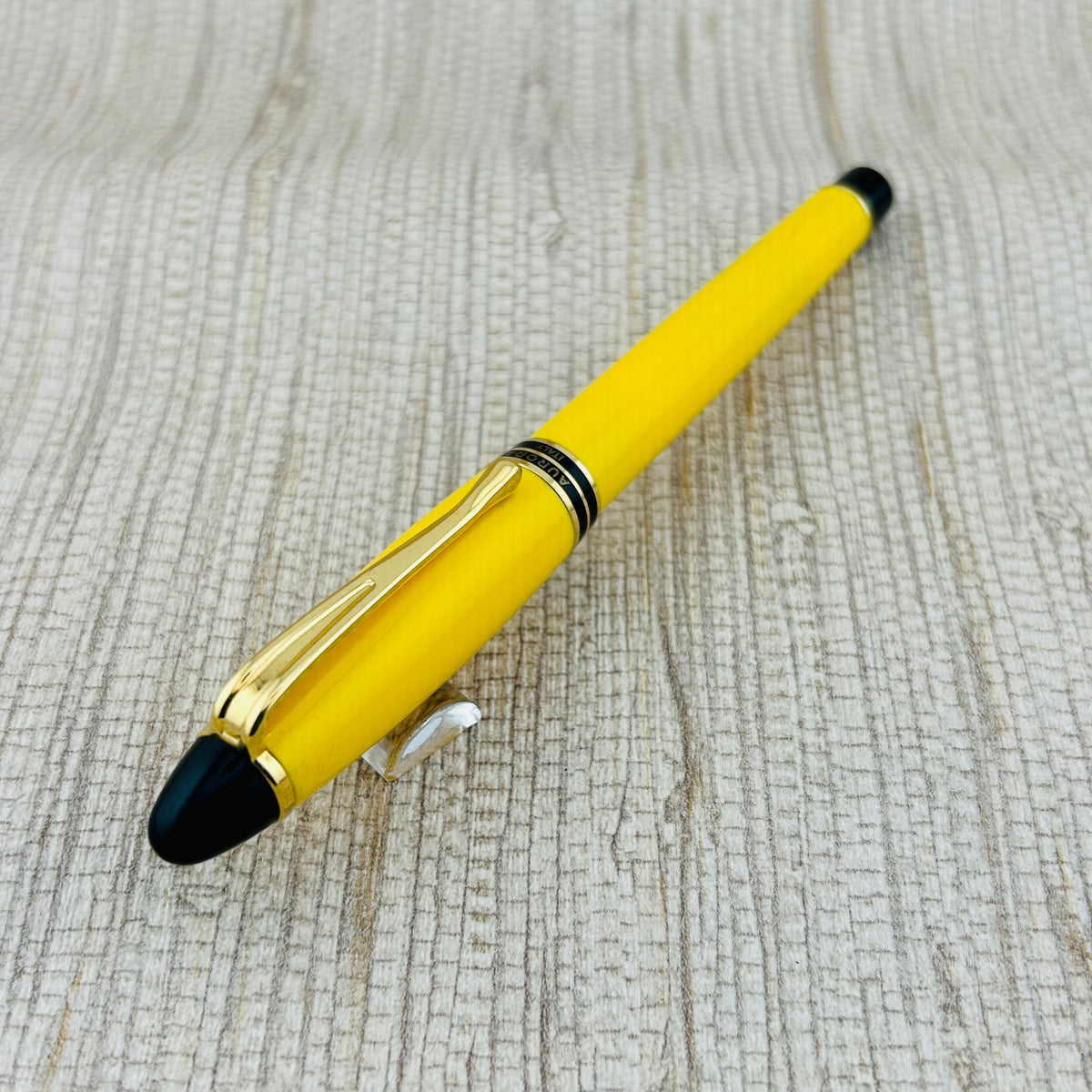 Aurora Ipsilon Yellow - Fountain Pen