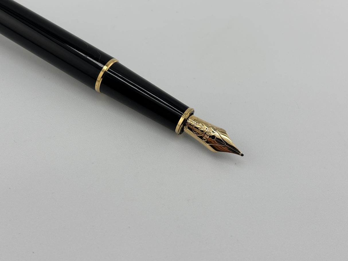 Montblanc Classique #144 Black Resin Fountain Pen  - Medium  14kt Gold Nib
