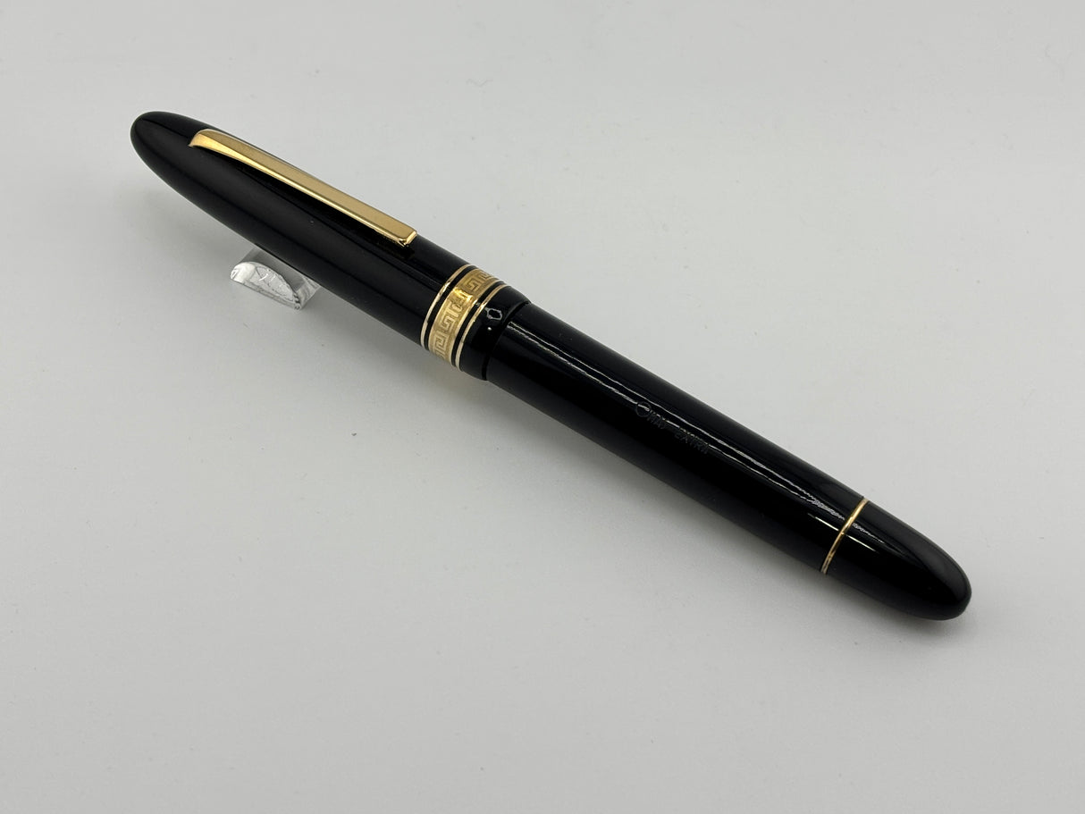 OMAS Largest Ogiva "Extra" Black  Fountain Pen - Medium 18kt Gold Nib