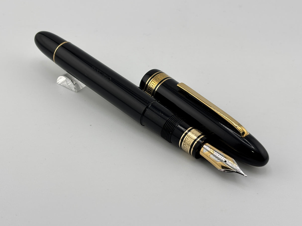 OMAS Largest Ogiva "Extra" Black  Fountain Pen - Medium 18kt Gold Nib