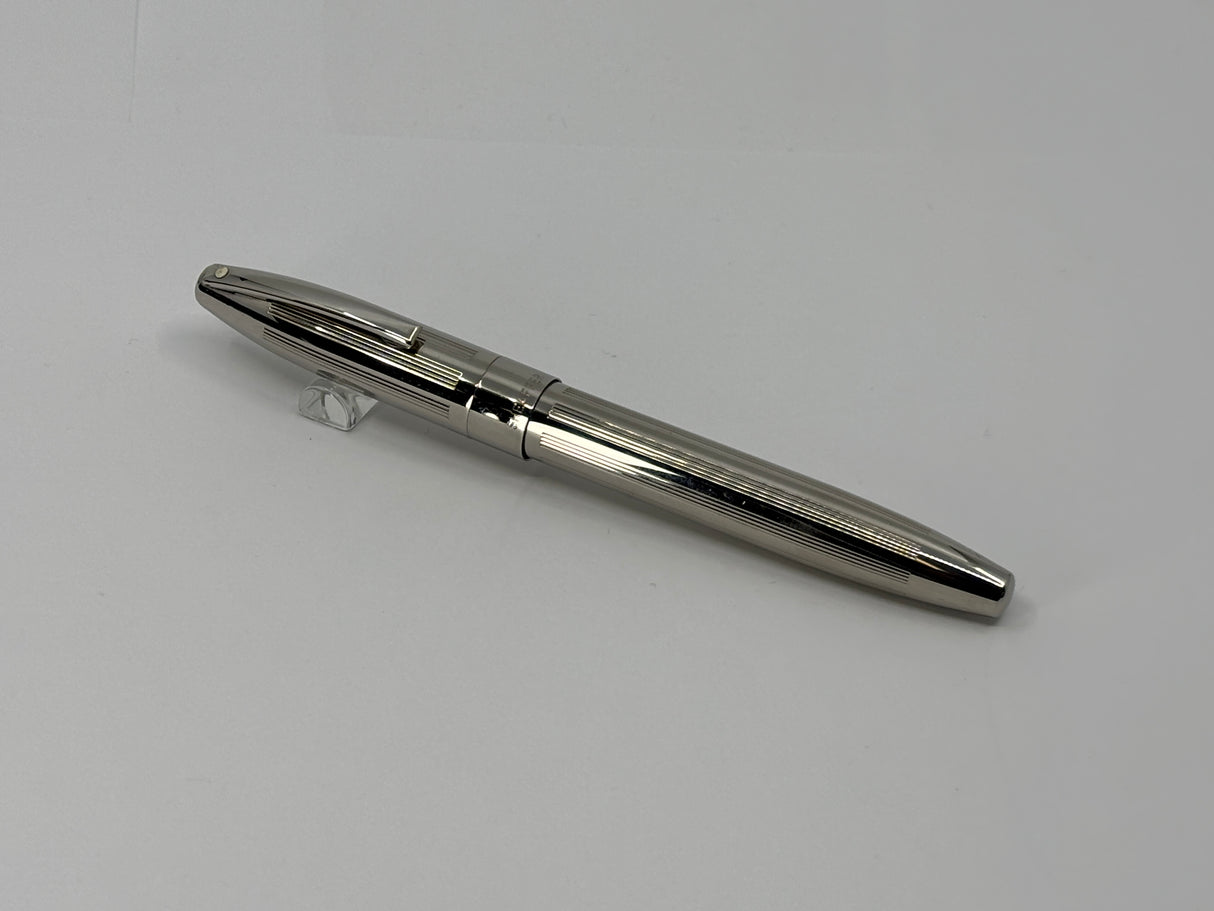 Sheaffer Legacy II Fountain Pen - Platinum-Plated Etched  Vertical Line Design - Fine 18kt Gold Nib