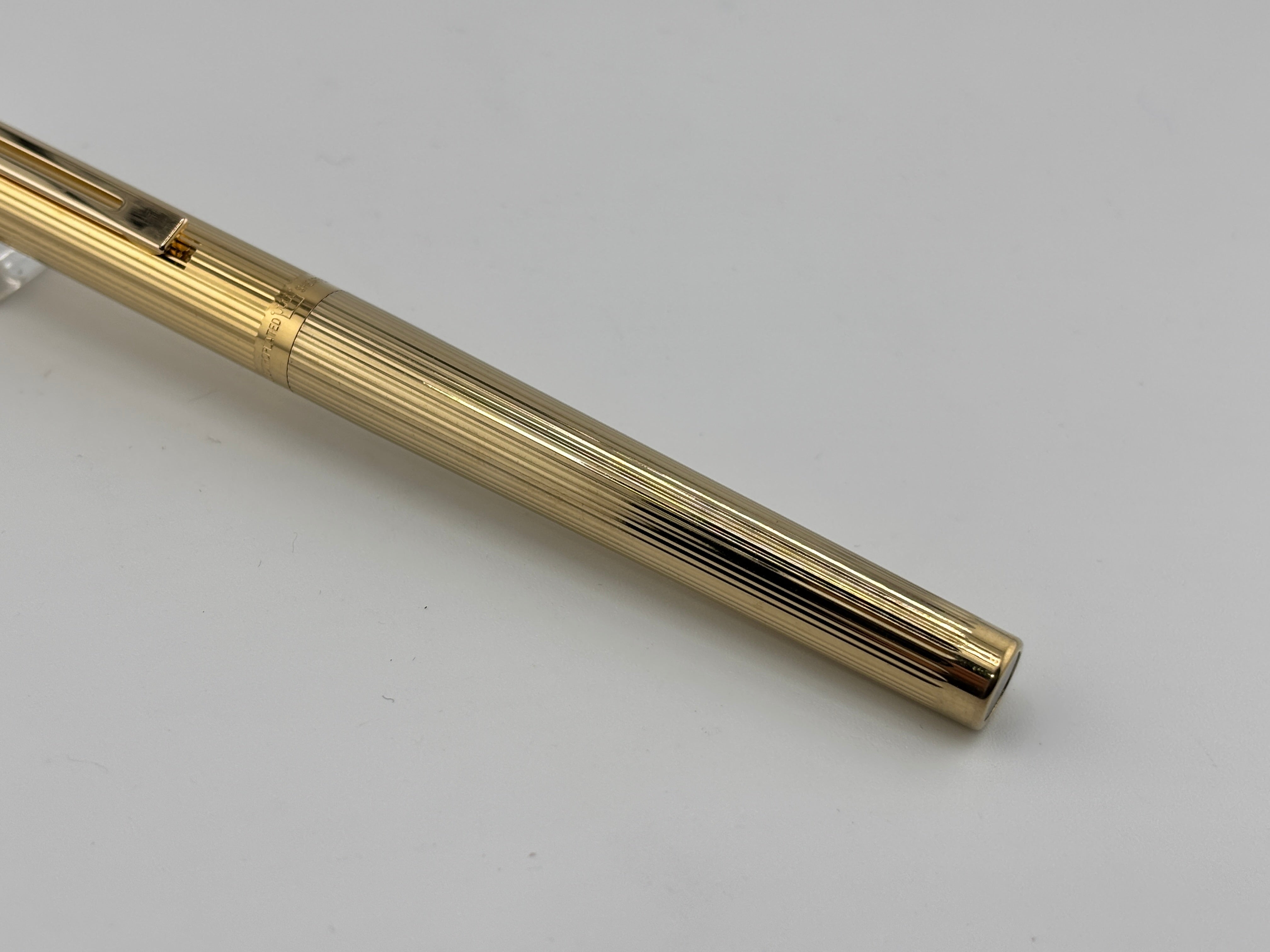 14Kペン先Sheaffer Targa 万年筆 ゴールドカラー ケース付き Sheaffer Full-Size Targa Gold-Plated Fluted Fountain Pen - Medium