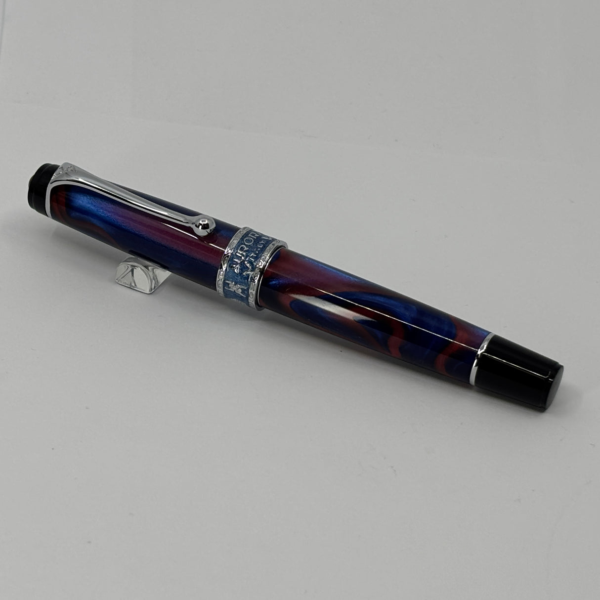 Aurora Optima "America" Limited Edition Fountain Pen - ITALIC Broad Semi-Flex 14kt Gold Nib