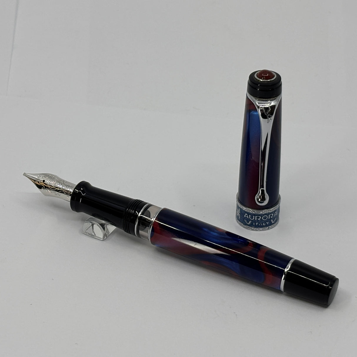 Aurora Optima "America" Limited Edition Fountain Pen - ITALIC Broad Semi-Flex 14kt Gold Nib