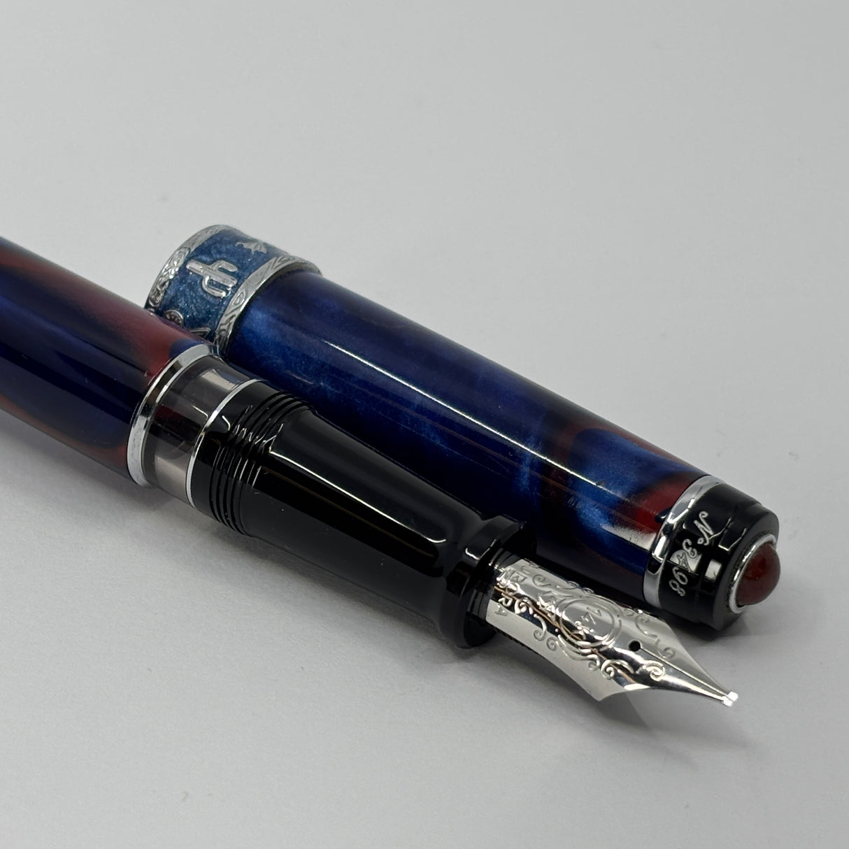 Aurora Optima "America" Limited Edition Fountain Pen - ITALIC Broad Semi-Flex 14kt Gold Nib