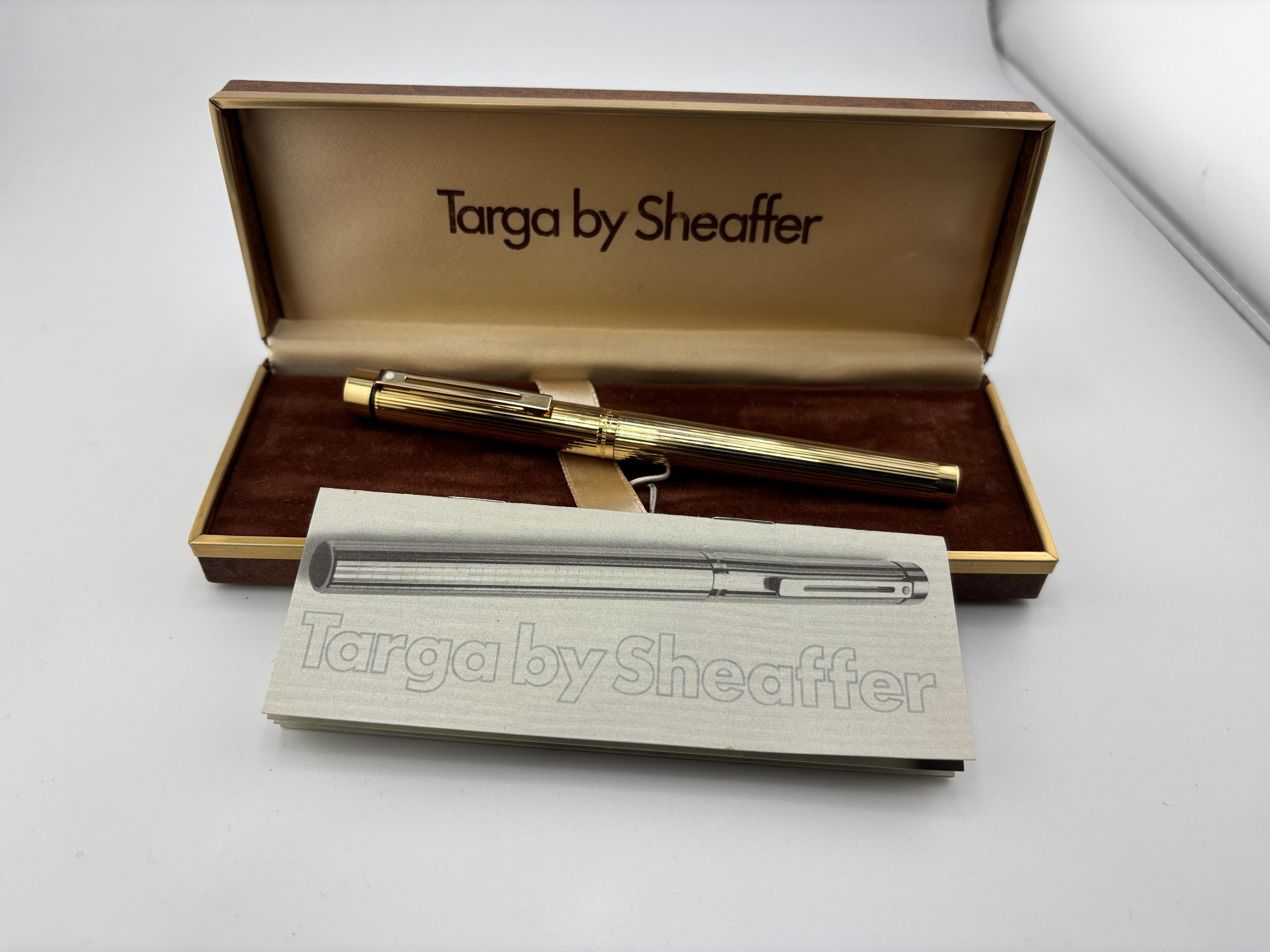 Sheaffer Full-Size Targa Gold-Plated Fluted Fountain Pen - Medium
