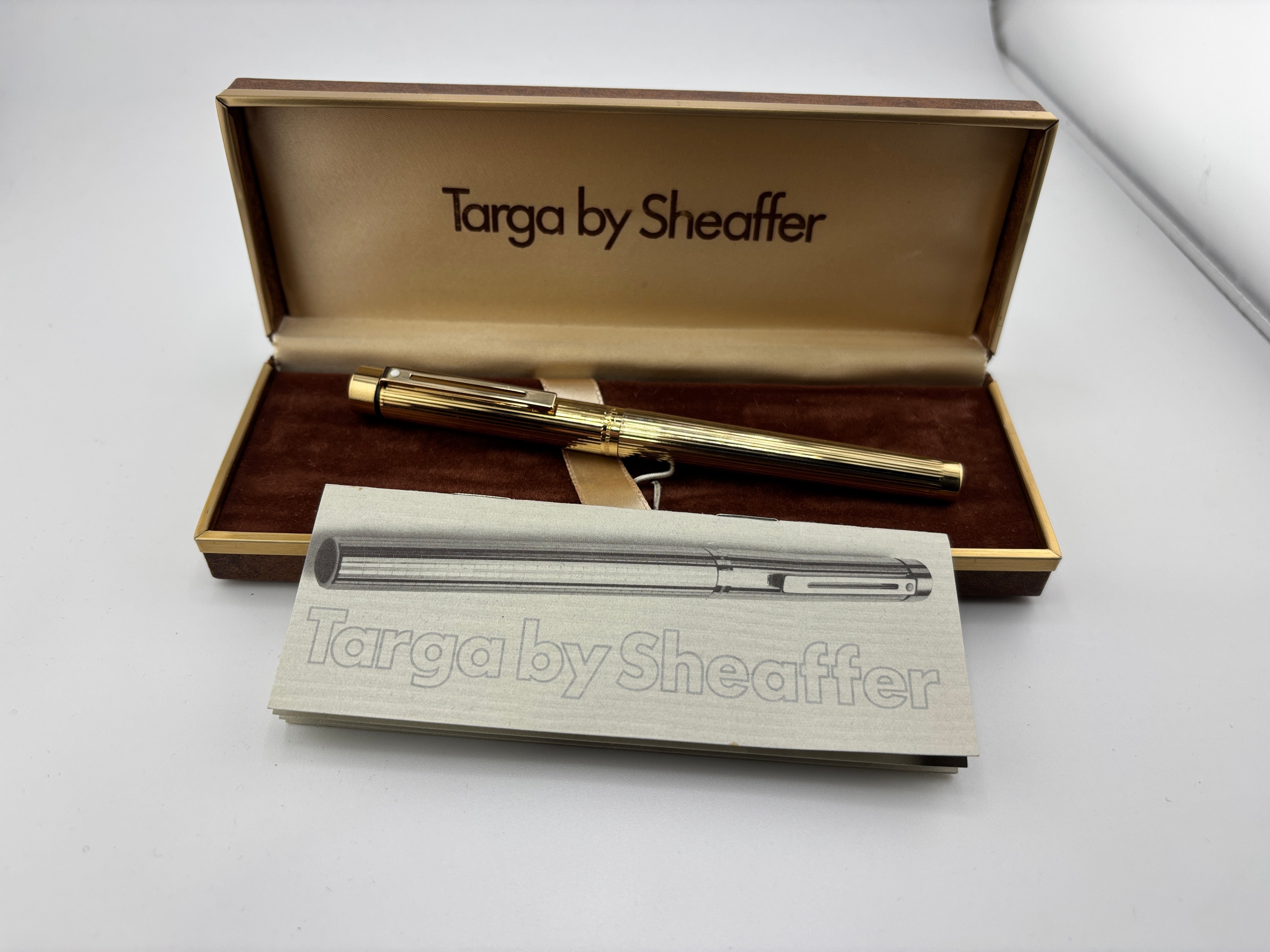 Sheaffer Full-Size Targa Gold-Plated Fluted Fountain Pen - Medium
