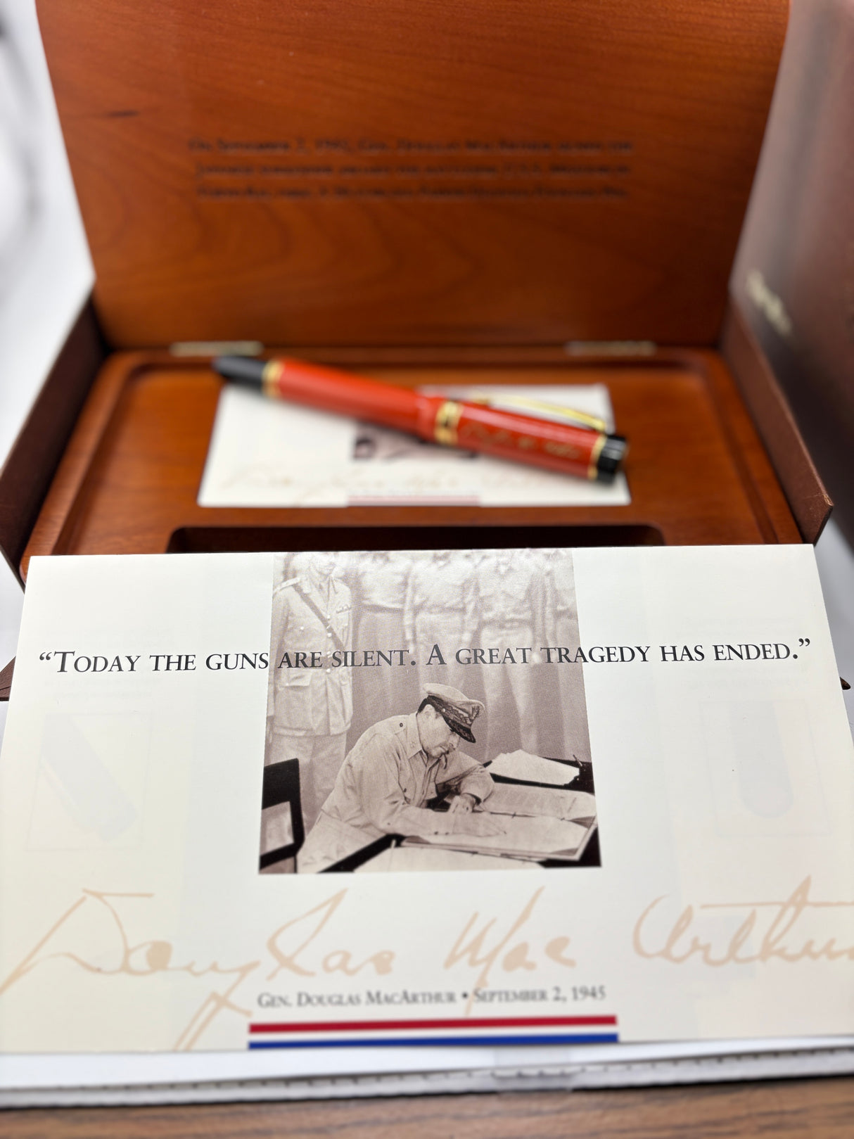 Parker Duofold Centennial (Largest Size) Douglas MacArthur/World War II Commemorative Limited Edition Fountain Pen - Medium 18kt Gold Nib