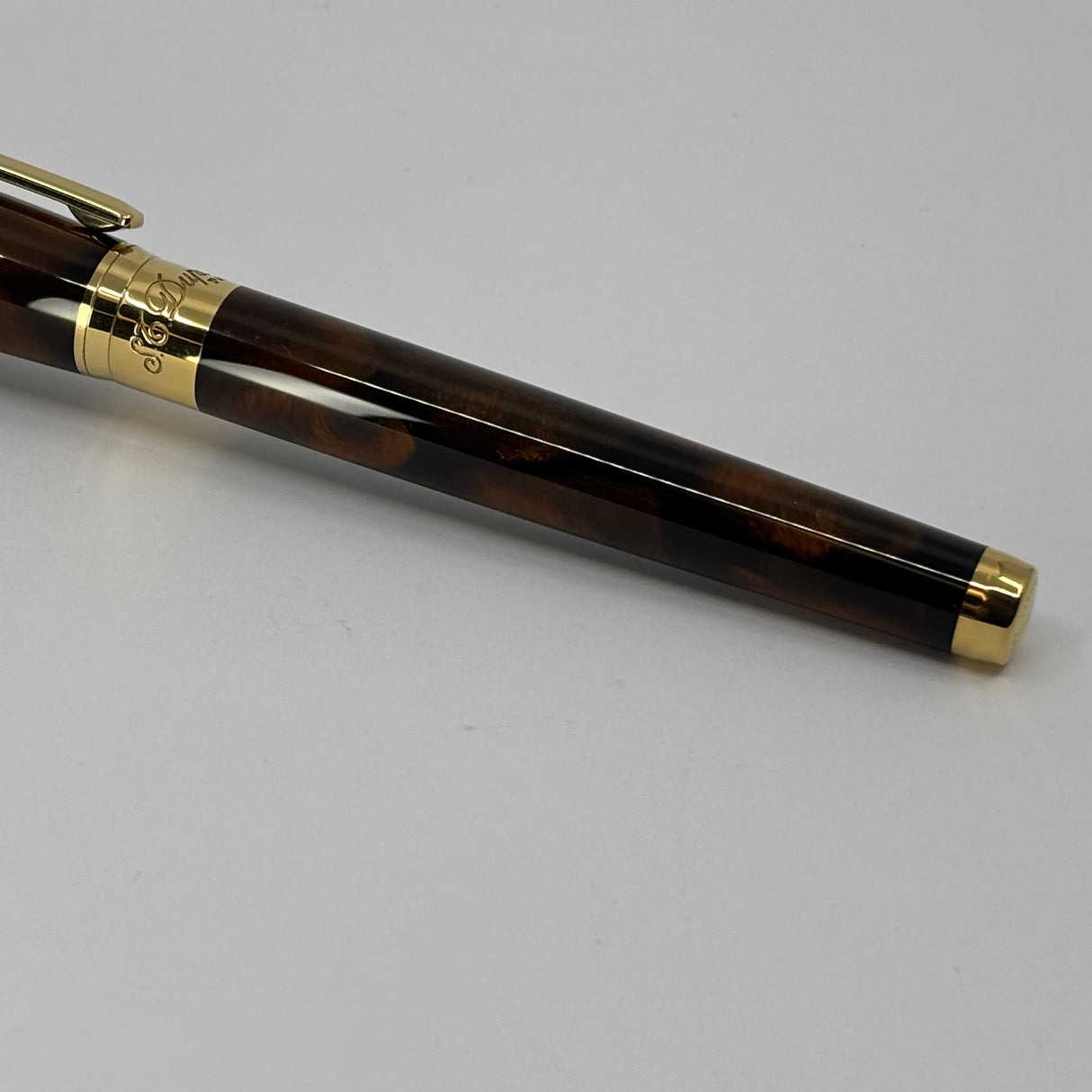 S.T. DuPont Large Line D Atelier Fountain Pen - Marbled Brown/Amber Lacquer -Medium 14kt Gold Nib