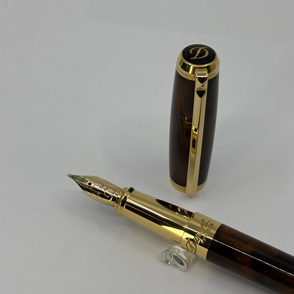 S.T. DuPont Large Line D Atelier Fountain Pen - Marbled Brown/Amber Lacquer -Medium 14kt Gold Nib