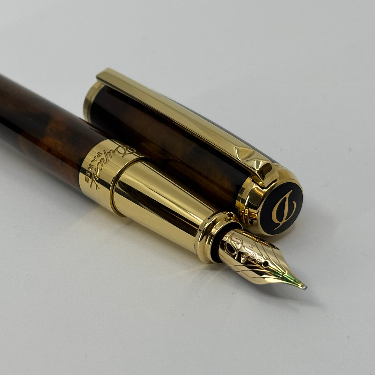 S.T. DuPont Large Line D Atelier Fountain Pen - Marbled Brown/Amber Lacquer -Medium 14kt Gold Nib