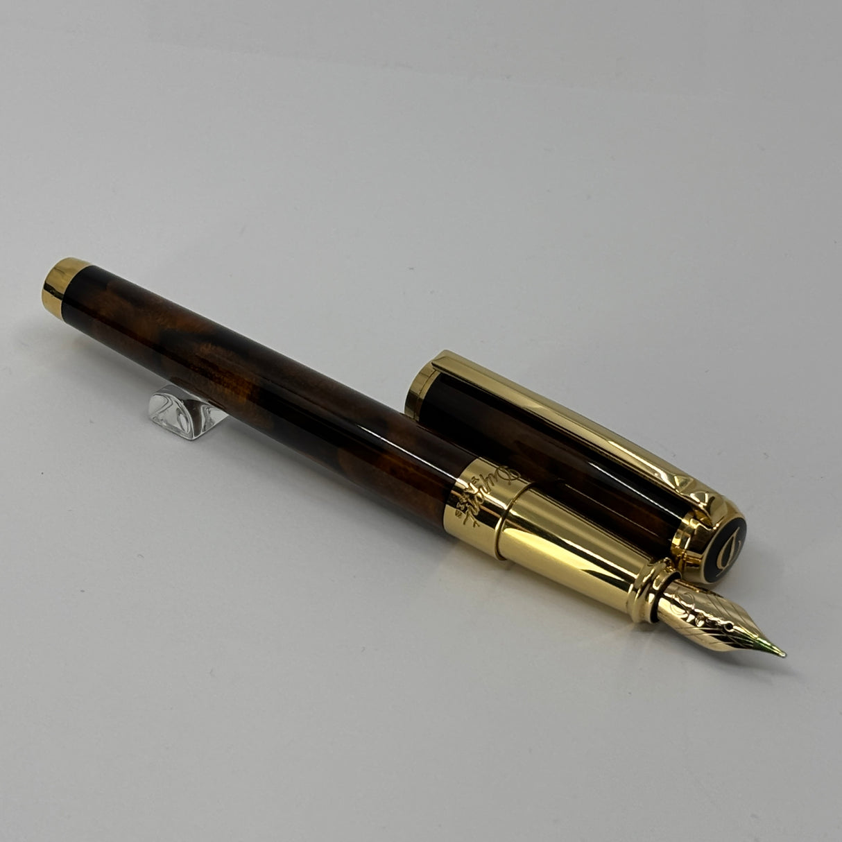 S.T. DuPont Large Line D Atelier Fountain Pen - Marbled Brown/Amber Lacquer -Medium 14kt Gold Nib