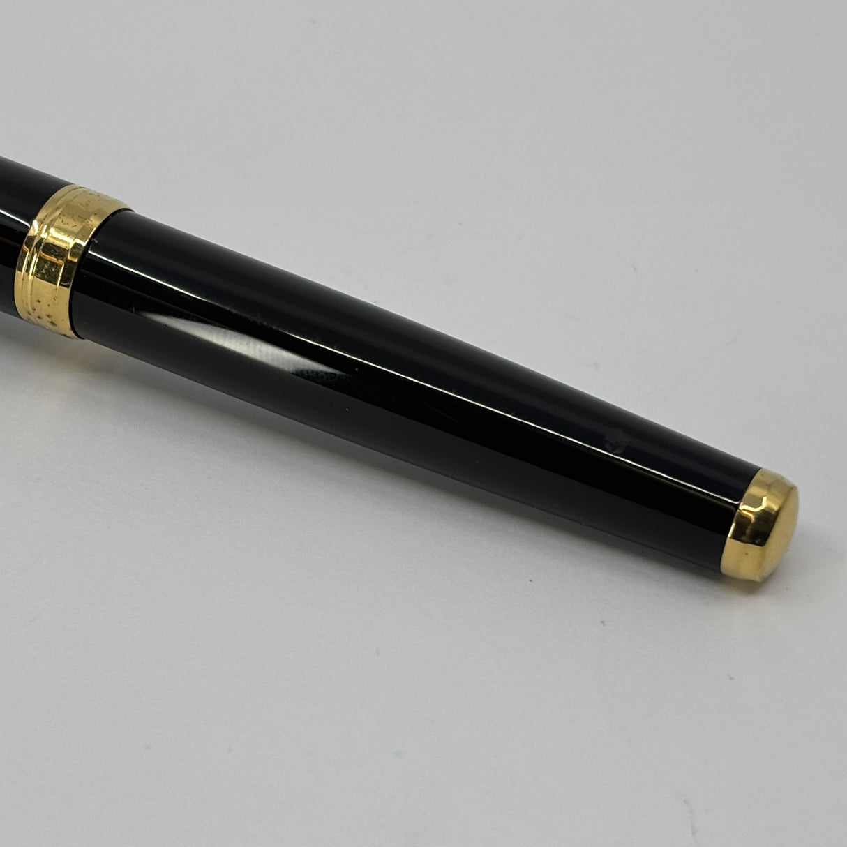 Aurora Black Talentum Fountain Pen  - Medium 14kt Gold Nib