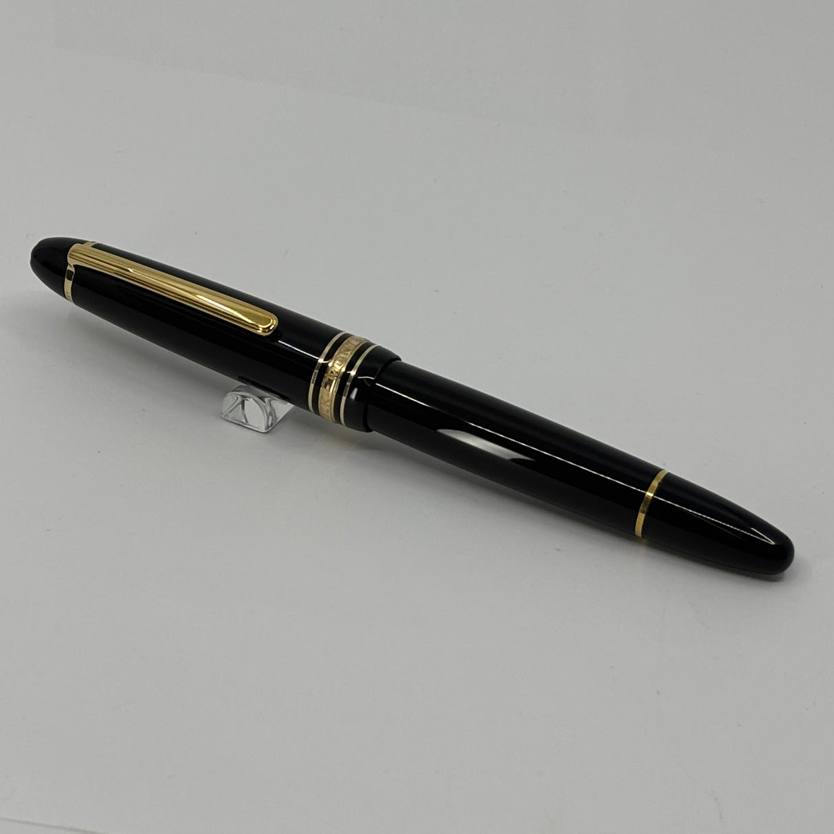 Montblanc #146 Black Resin LeGrand Meisterstuck Fountain Pen  - Medium 18kt Gold Nib (Generally Sold with 14kt Nib)