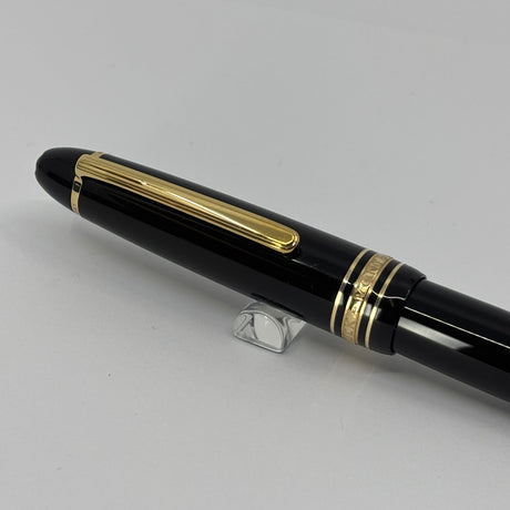 Montblanc #146 Black Resin LeGrand Meisterstuck Fountain Pen  - Medium 18kt Gold Nib (Generally Sold with 14kt Nib)