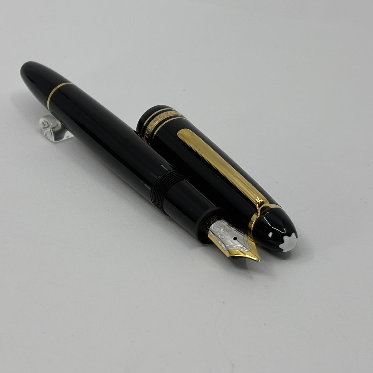 Montblanc #146 Black Resin LeGrand Meisterstuck Fountain Pen  - Medium 18kt Gold Nib (Generally Sold with 14kt Nib)