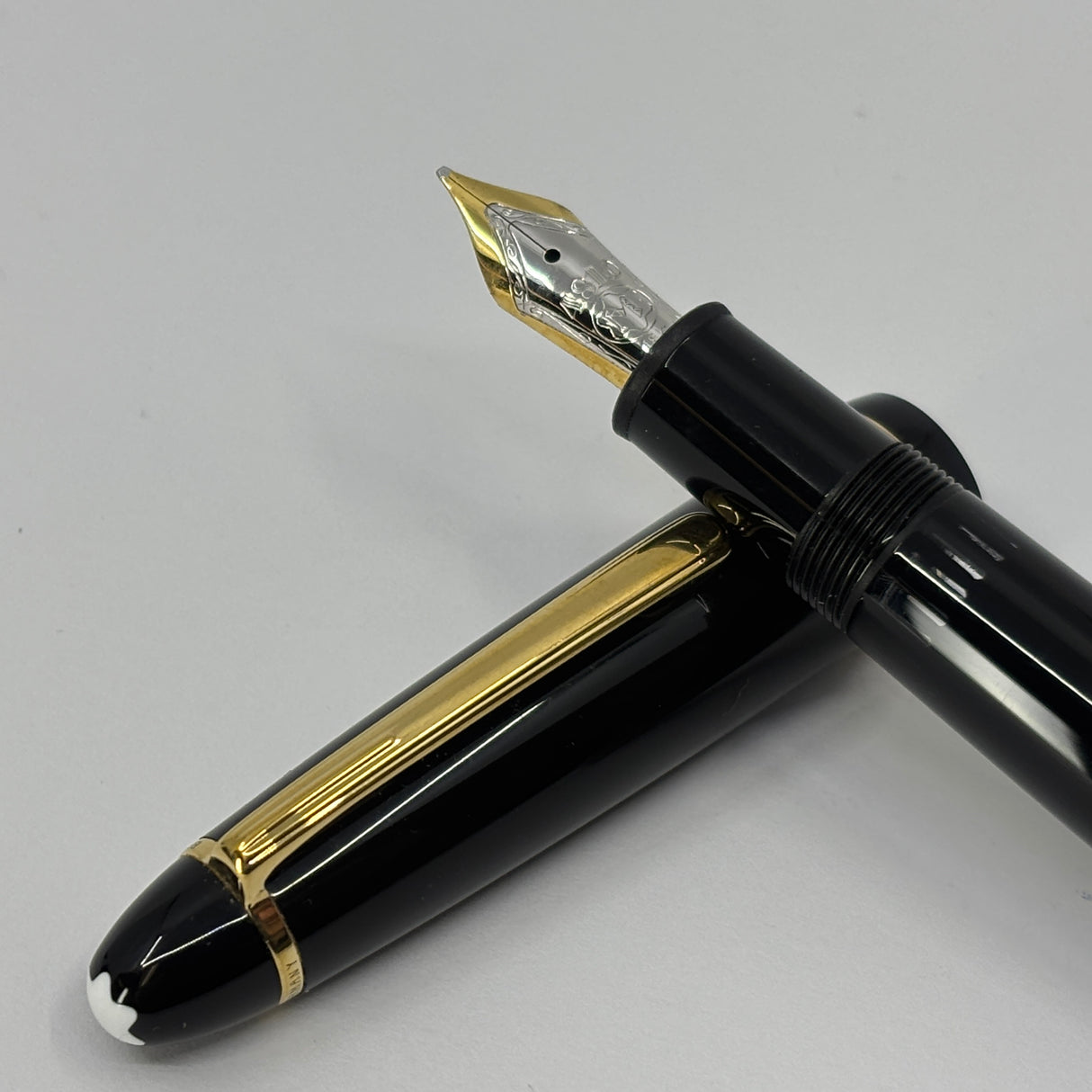 Montblanc #146 Black Resin LeGrand Meisterstuck Fountain Pen  - Medium 18kt Gold Nib (Generally Sold with 14kt Nib)