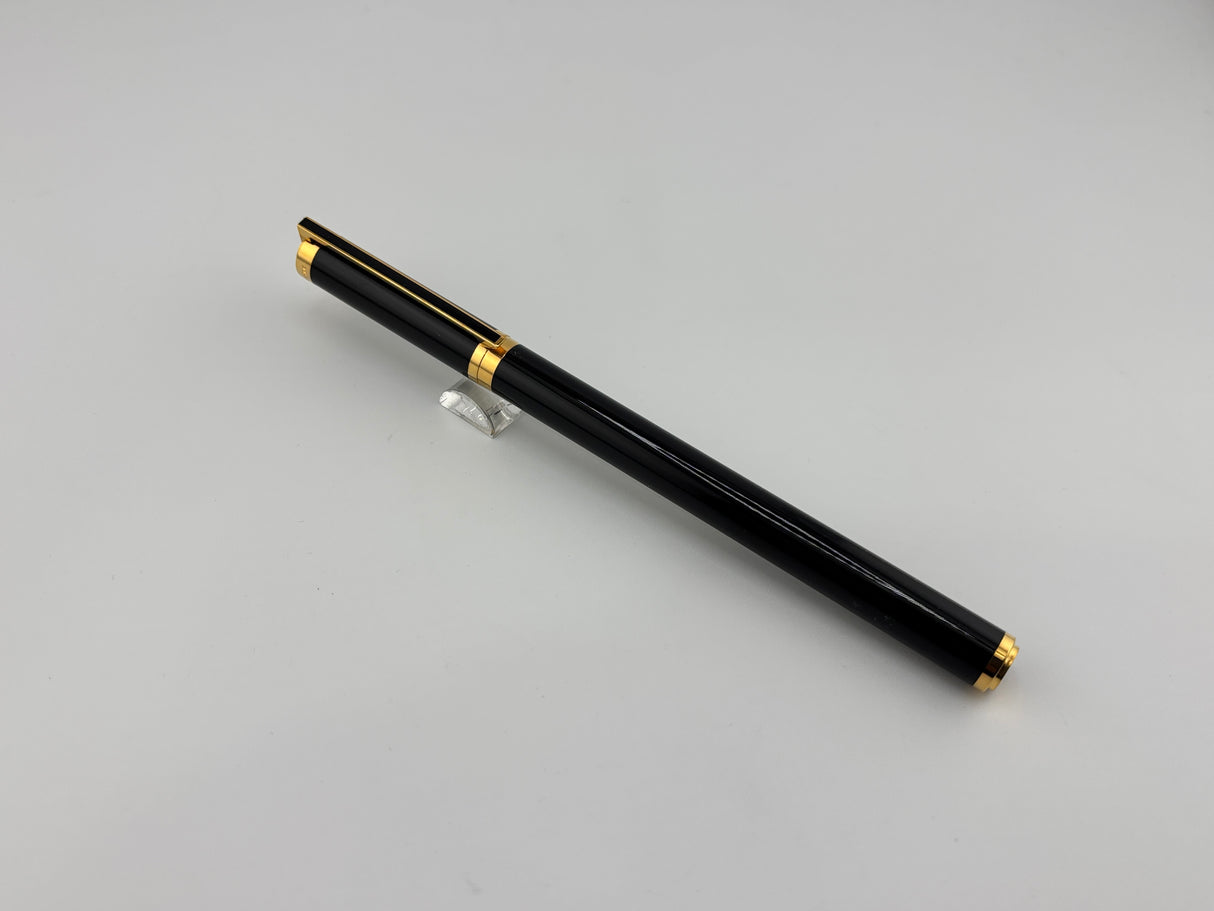 S.T. Dupont Black Laque de Chine Classique Fountain Pen  - Fine 18kt Gold Nib