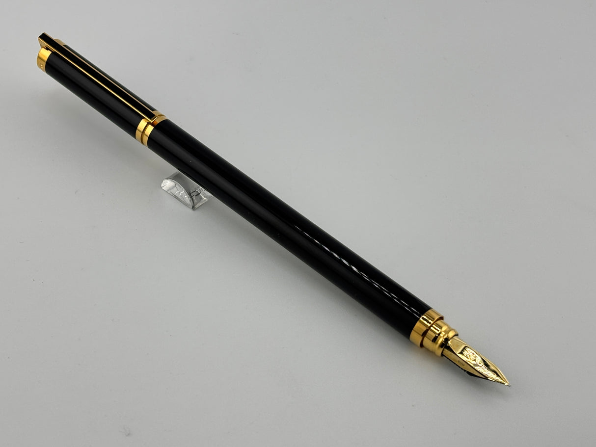 S.T. Dupont Black Laque de Chine Classique Fountain Pen  - Fine 18kt Gold Nib