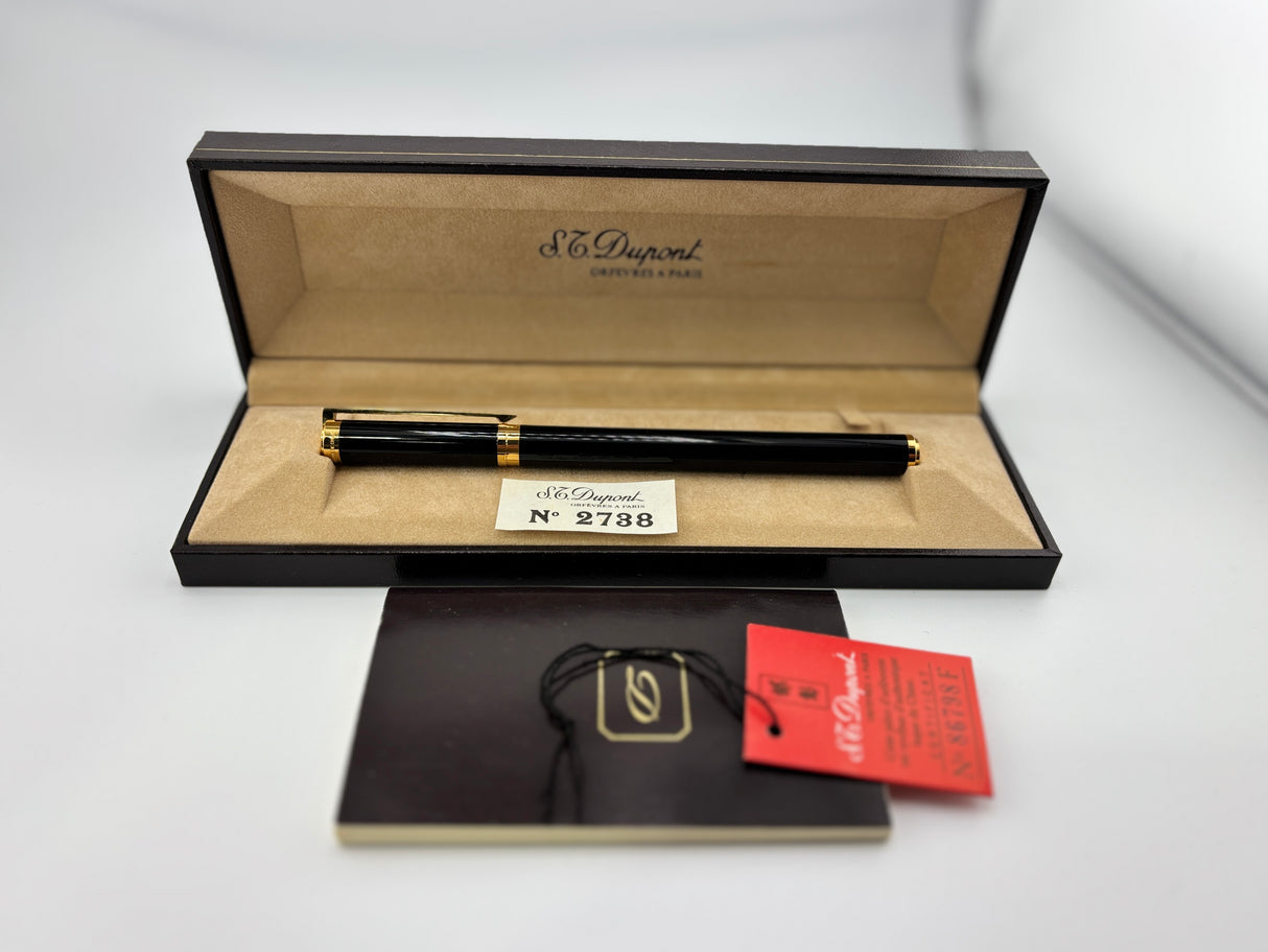 S.T. Dupont Black Laque de Chine Classique Fountain Pen  - Fine 18kt Gold Nib