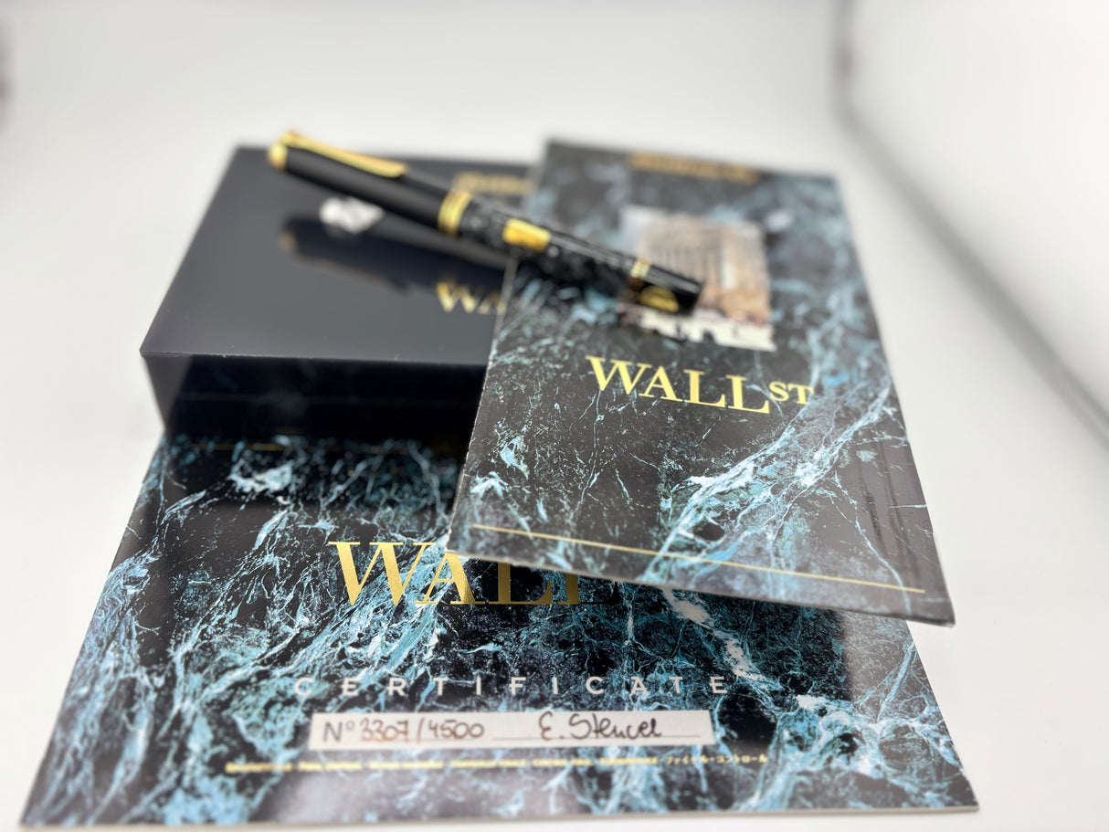 Pelikan M815 Wall Street Limited Edition Fountain Pen - Medium 18kt Gold Nib