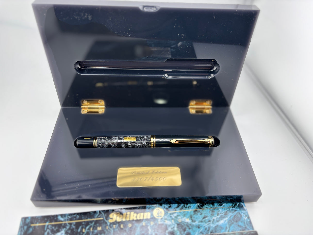 Pelikan M815 Wall Street Limited Edition Fountain Pen - Medium 18kt Gold Nib