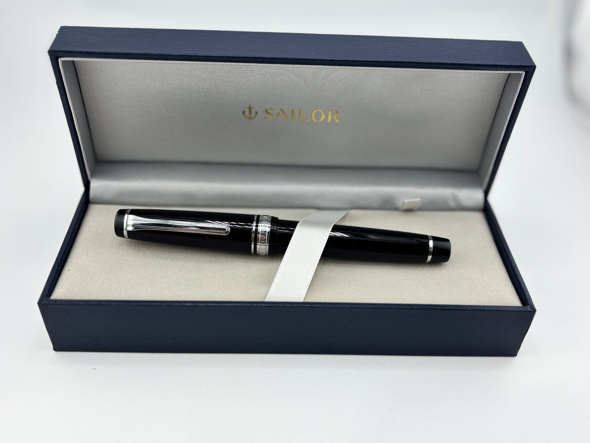 Sailor Ginza Pro Gear Black Special Edition Fountain Pen - Medium 21kt Gold Nib
