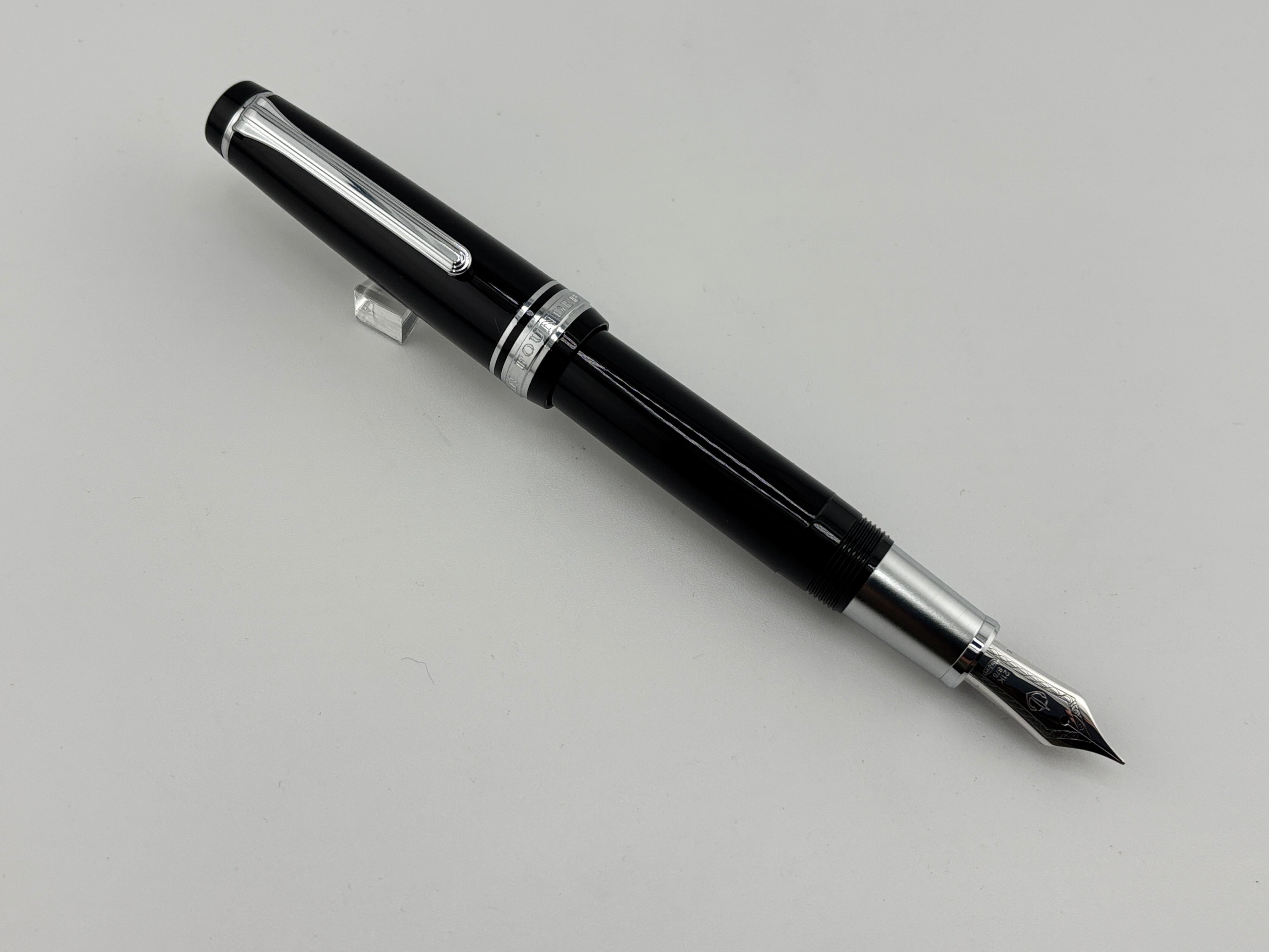 Sailor Ginza Pro Gear Black Special Edition Fountain Pen - Medium