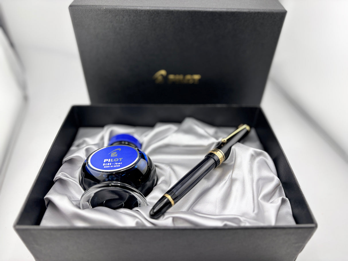 Pilot Custom 823 Black Smoke Gold Trim Piston filler - Medium 14K Nib