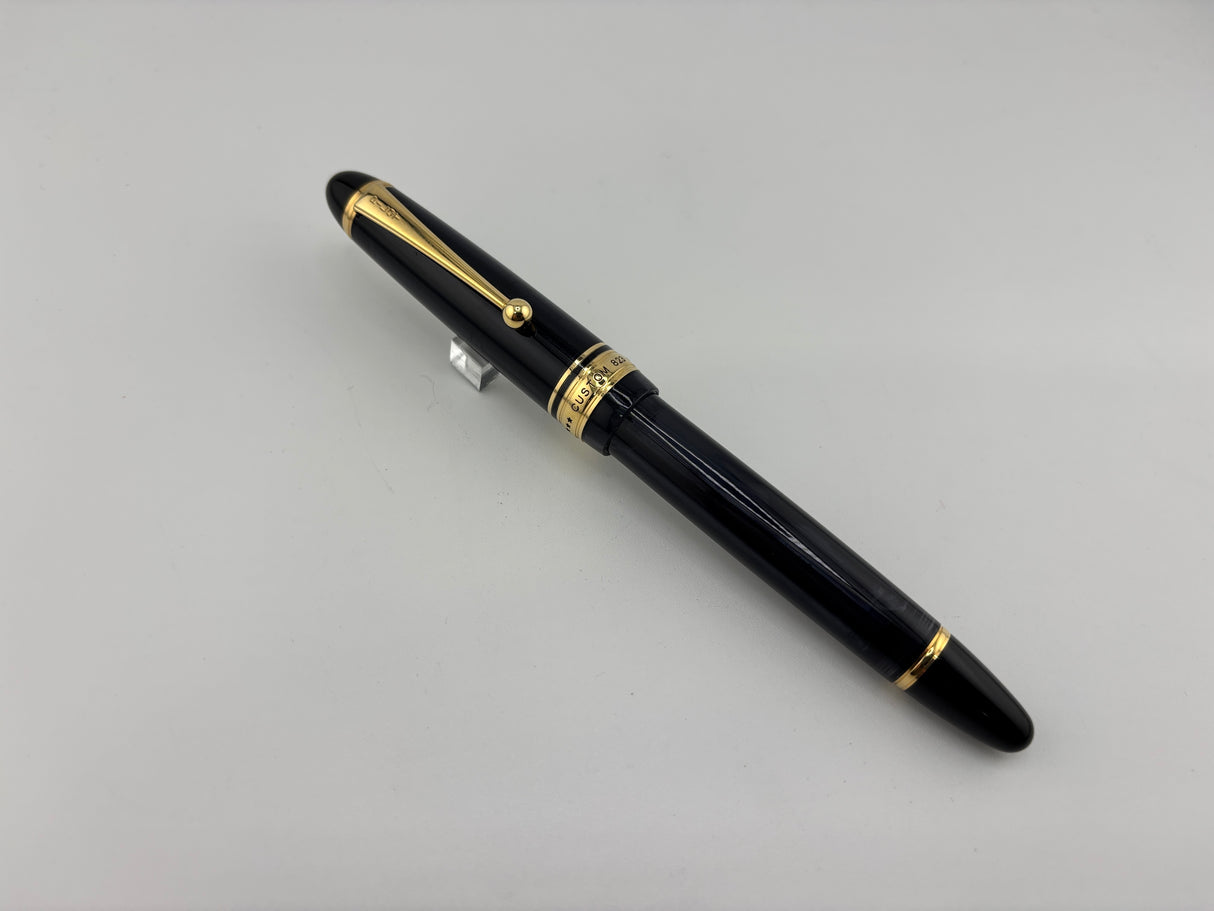 Pilot Custom 823 Black Smoke Gold Trim Piston filler - Medium 14K Nib