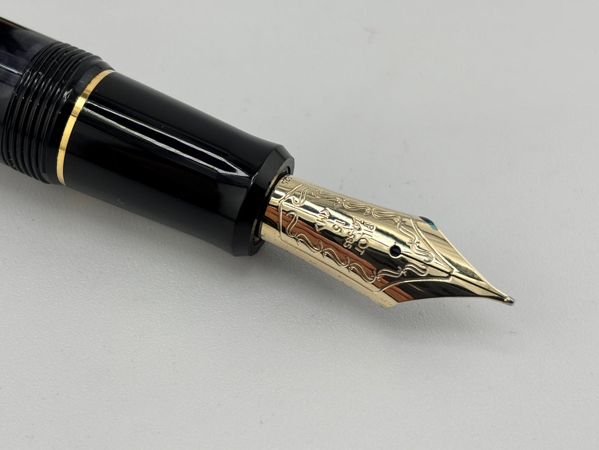 Pilot Custom 823 Black Smoke Gold Trim Piston filler - Medium 14K Nib