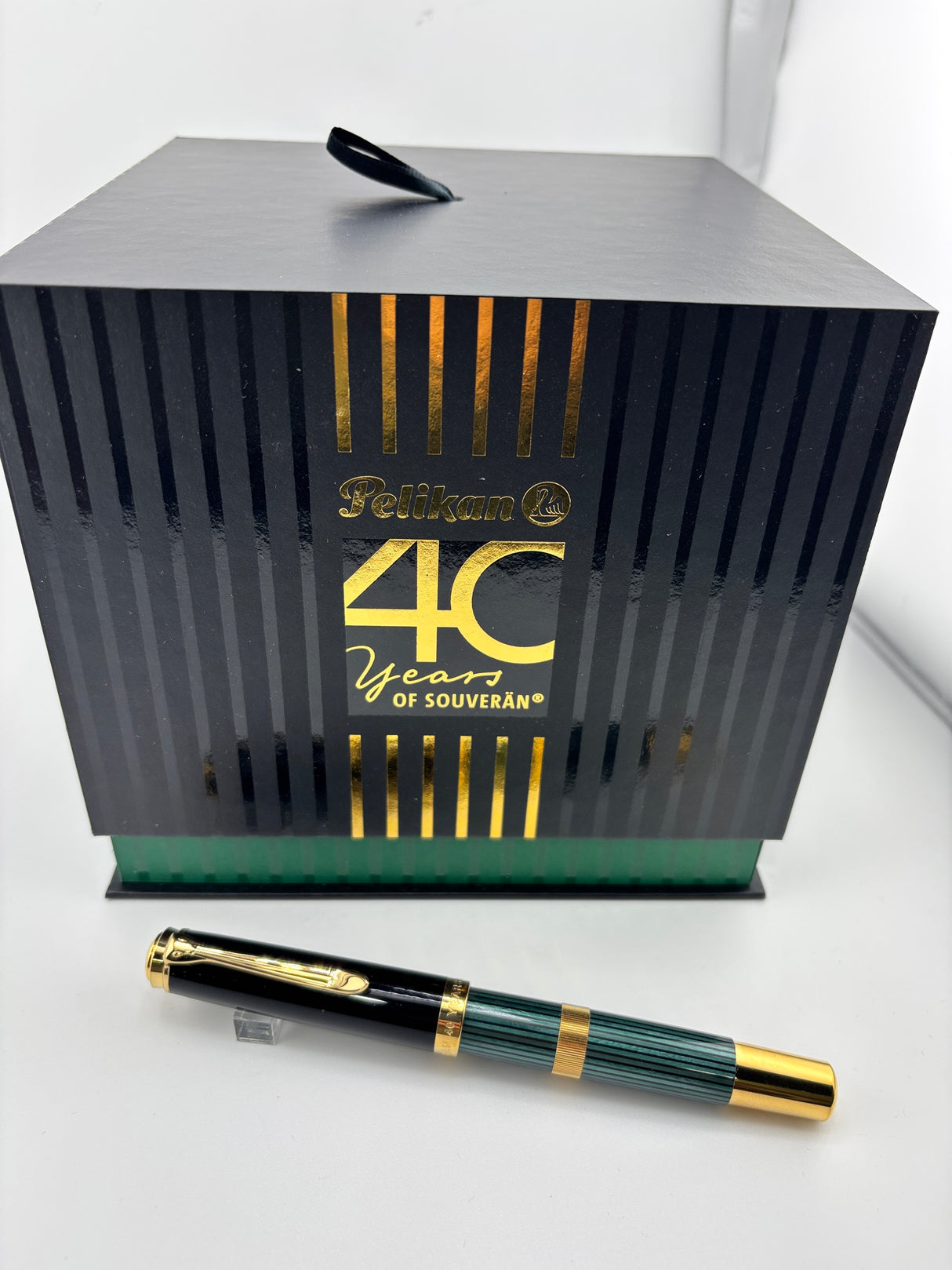 Pelikan Souverän M800 Fountain Pen Celebrating 40 Years of Souverän Limited Edition - Medium 18kt Gold Nib