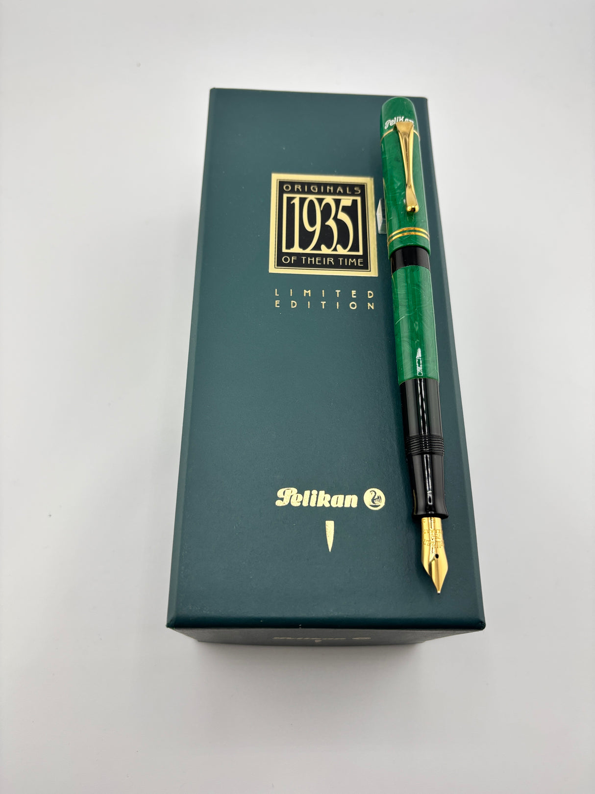 Pelikan "1935 Originals of their Time" Green Jade Celluloid Limited Edition Fountain Pen - Fine 18kt Gold Nib