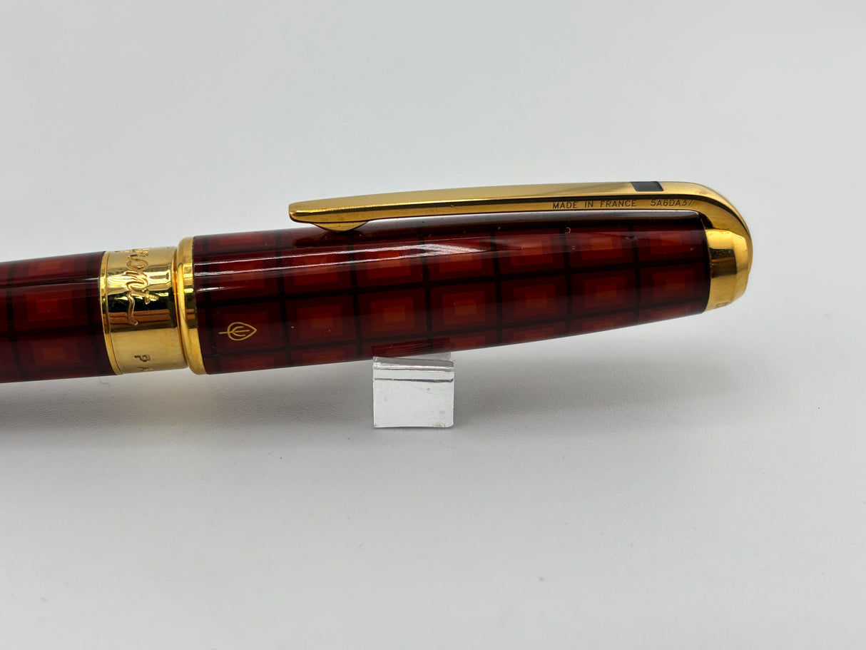 S.T. DuPont Olympio Vertigo  Laque de Chine Fountain Pen - Medium 18kt Gold Nib