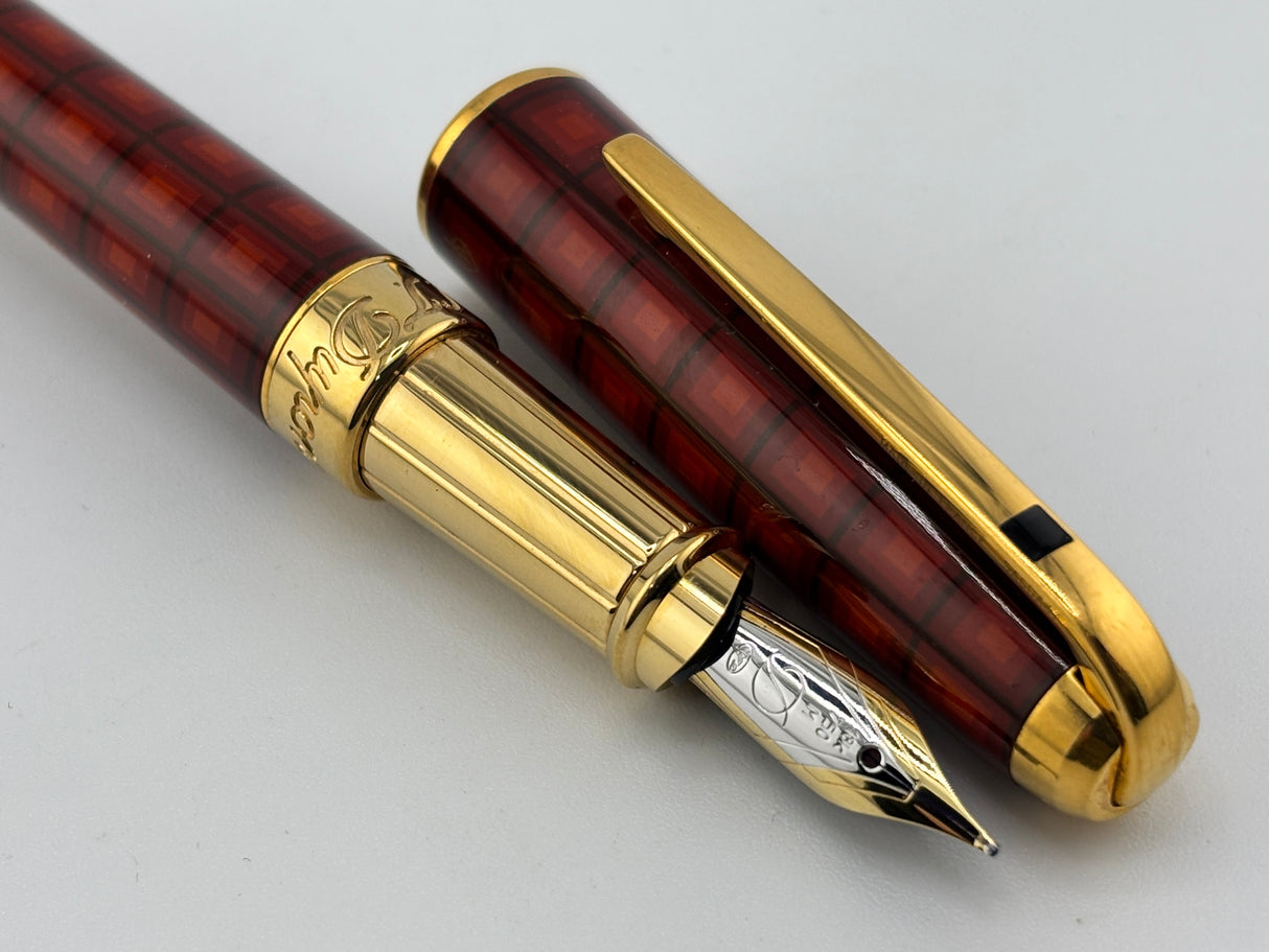 S.T. DuPont Olympio Vertigo  Laque de Chine Fountain Pen - Medium 18kt Gold Nib