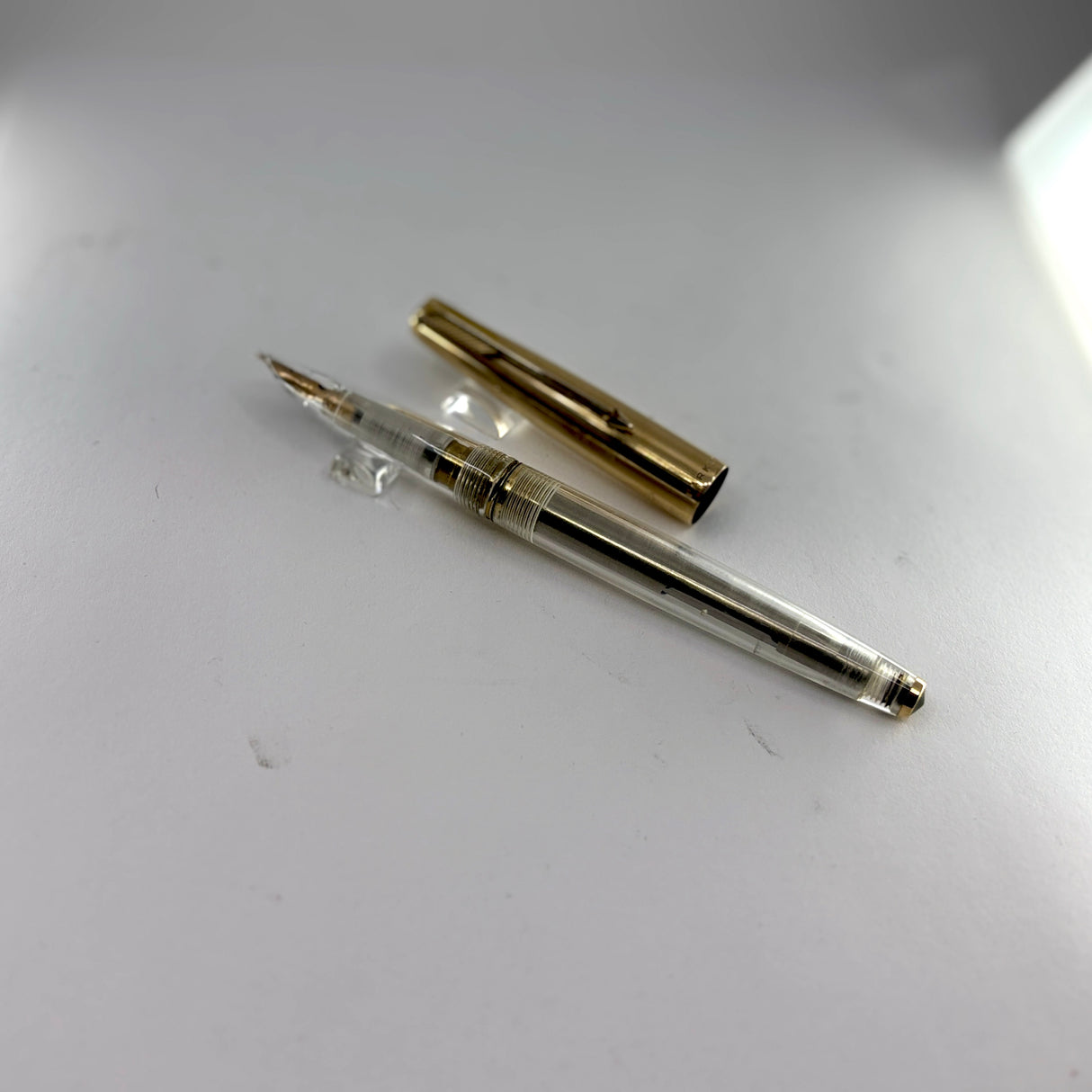 Parker 61 made in England  - Clear Demonstrator - 14k gold nib double broad