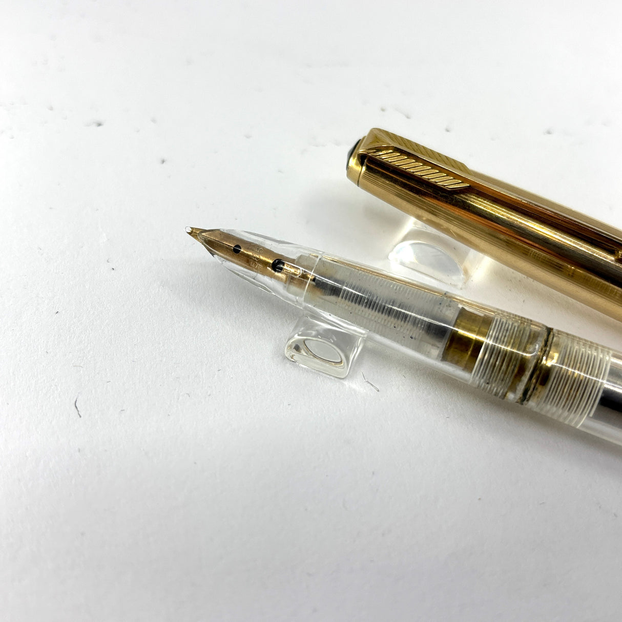 Parker 61 made in England  - Clear Demonstrator - 14k gold nib double broad