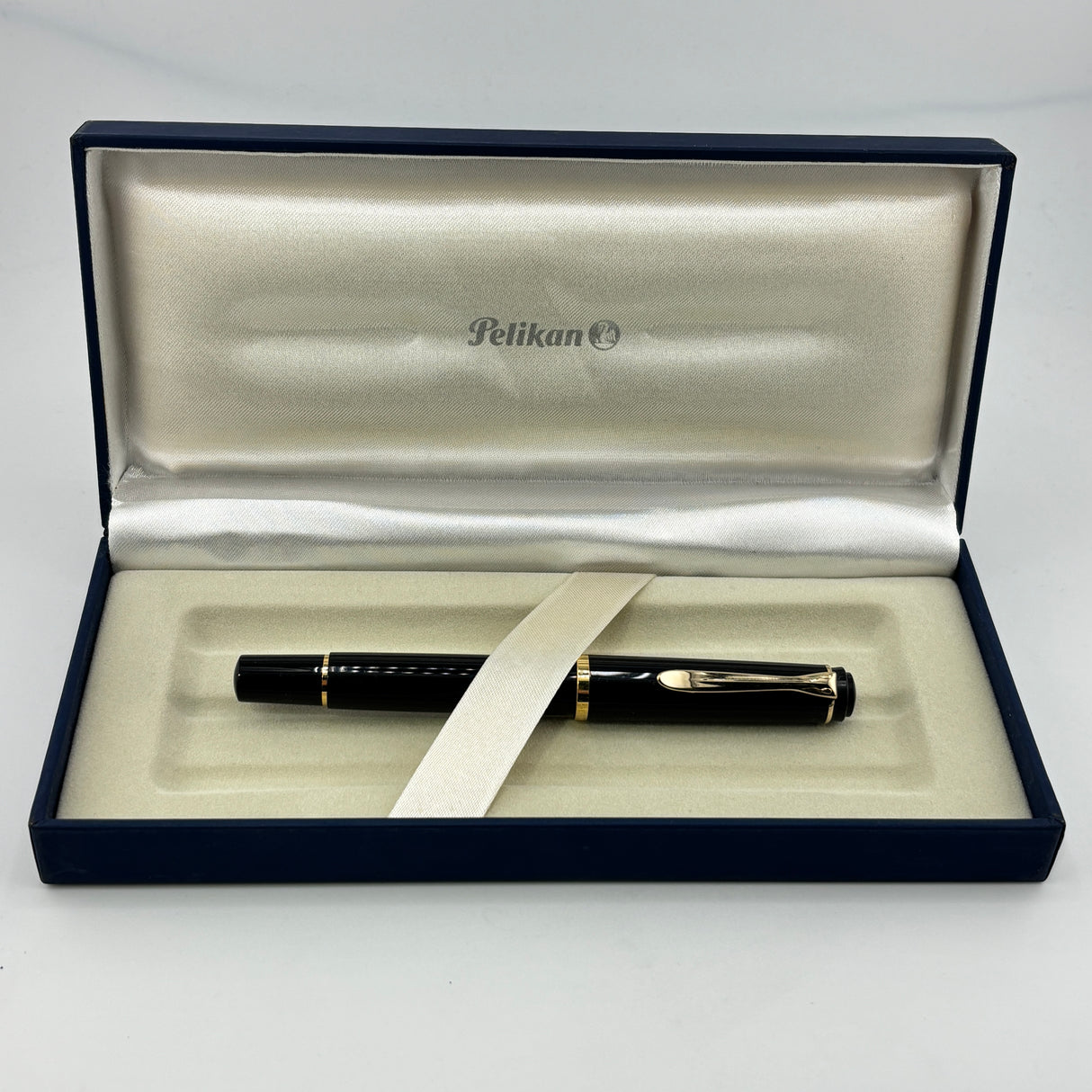 Pelikan M200 Black  Steel nib rare double broad Italic - Fountain Pen