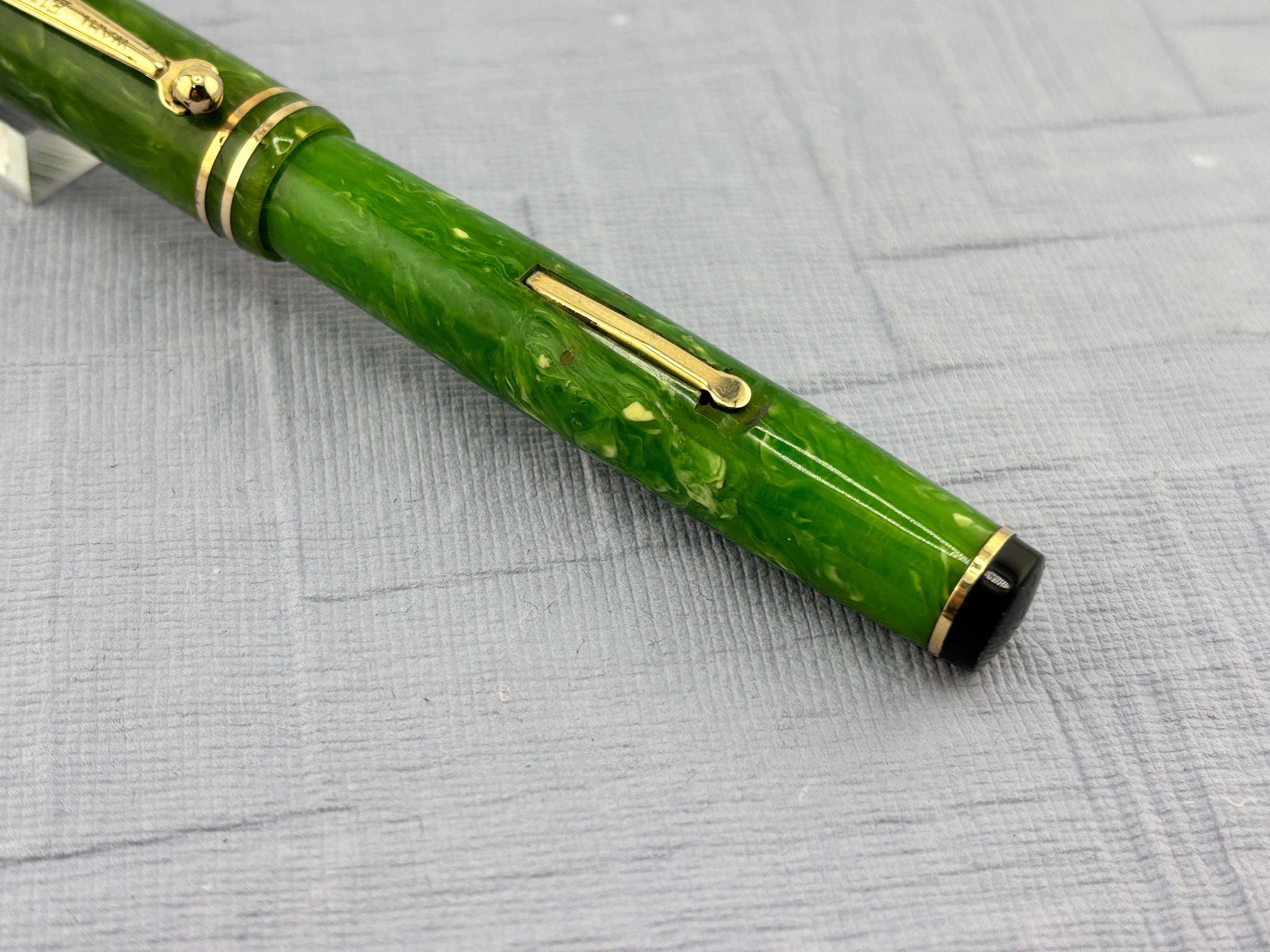 エバーグリーン　Imperial Wahl - Eversharp Personal Point Mid size Green Jade Fountain Pen