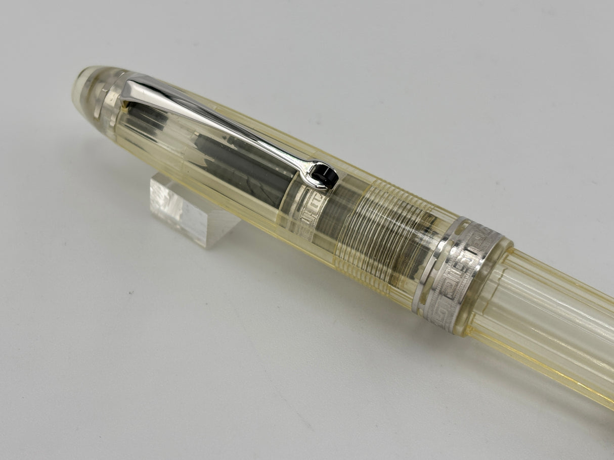 OMAS "Vision" Ogiva Transparent Fluted Demonstrator Fountain Pen - Medium 18kt Gold Nib