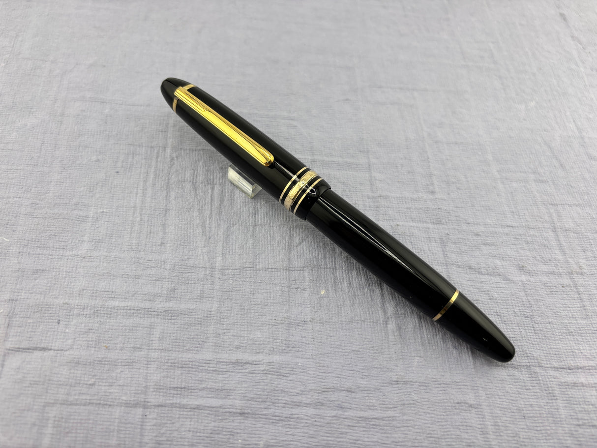 Montblanc 146 circa 1970  Excellent Medium Nib gold 14K585