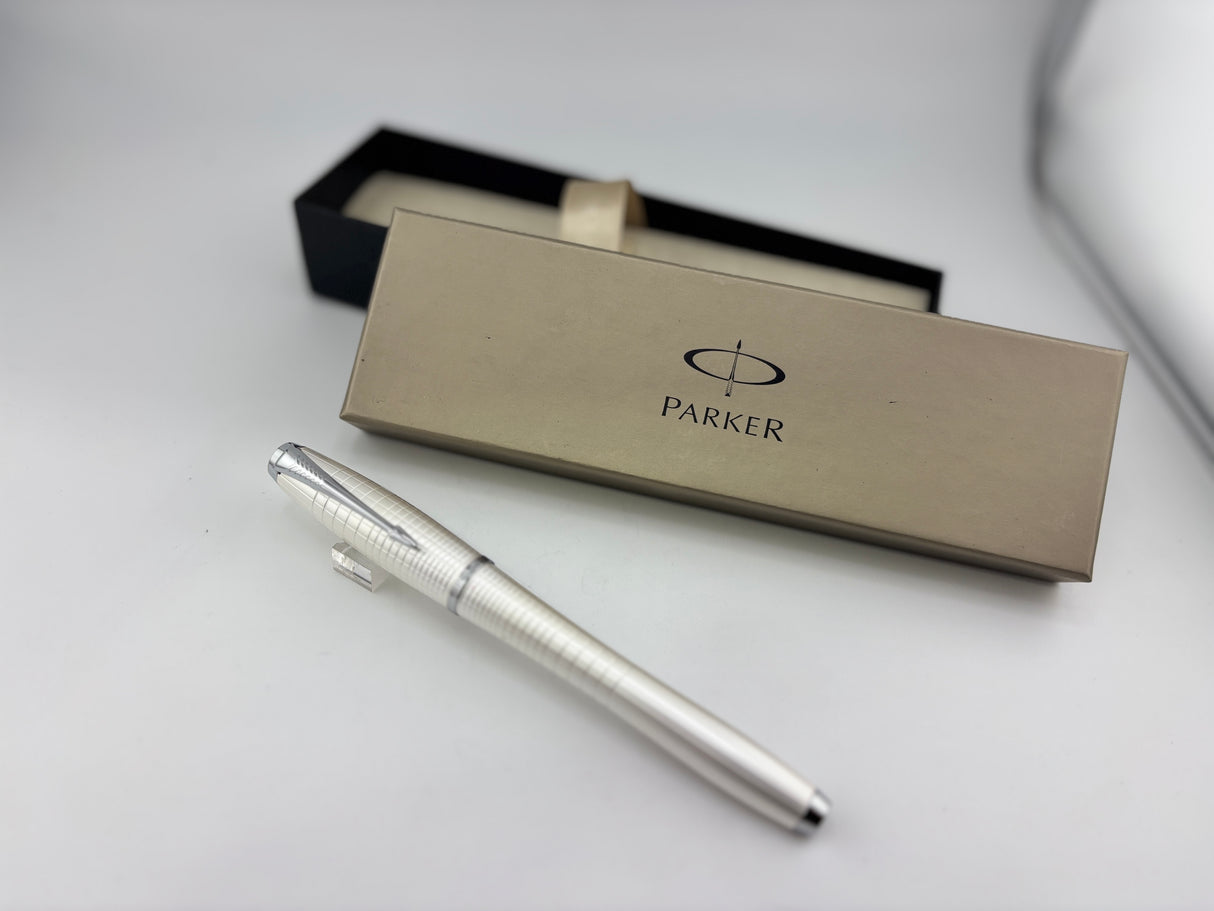 Parker Urban Premium Pearl  - Fountain Pen