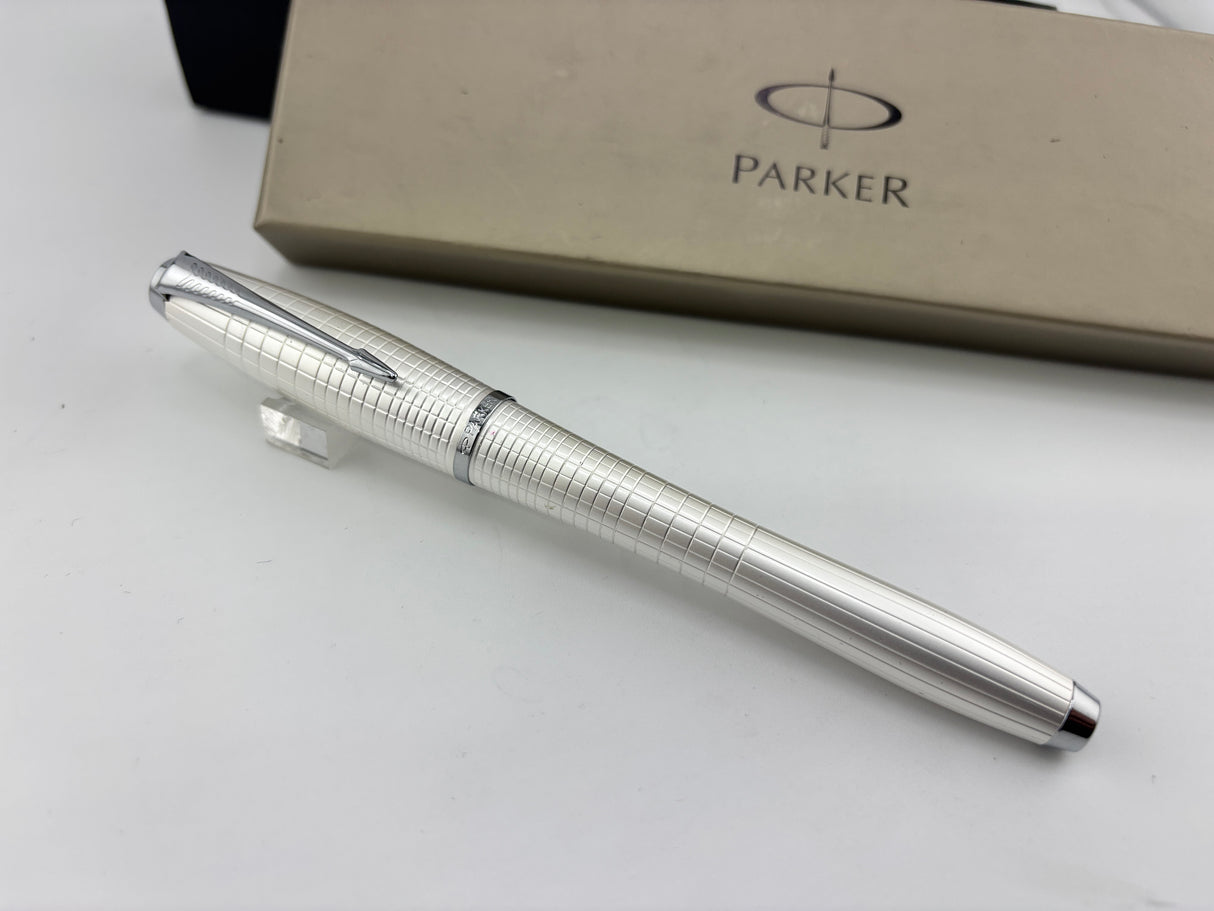 Parker Urban Premium Pearl  - Fountain Pen