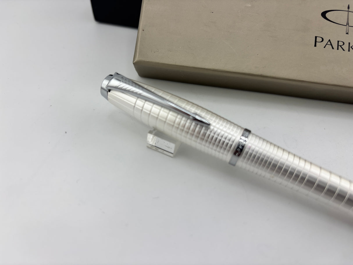 Parker Urban Premium Pearl  - Fountain Pen