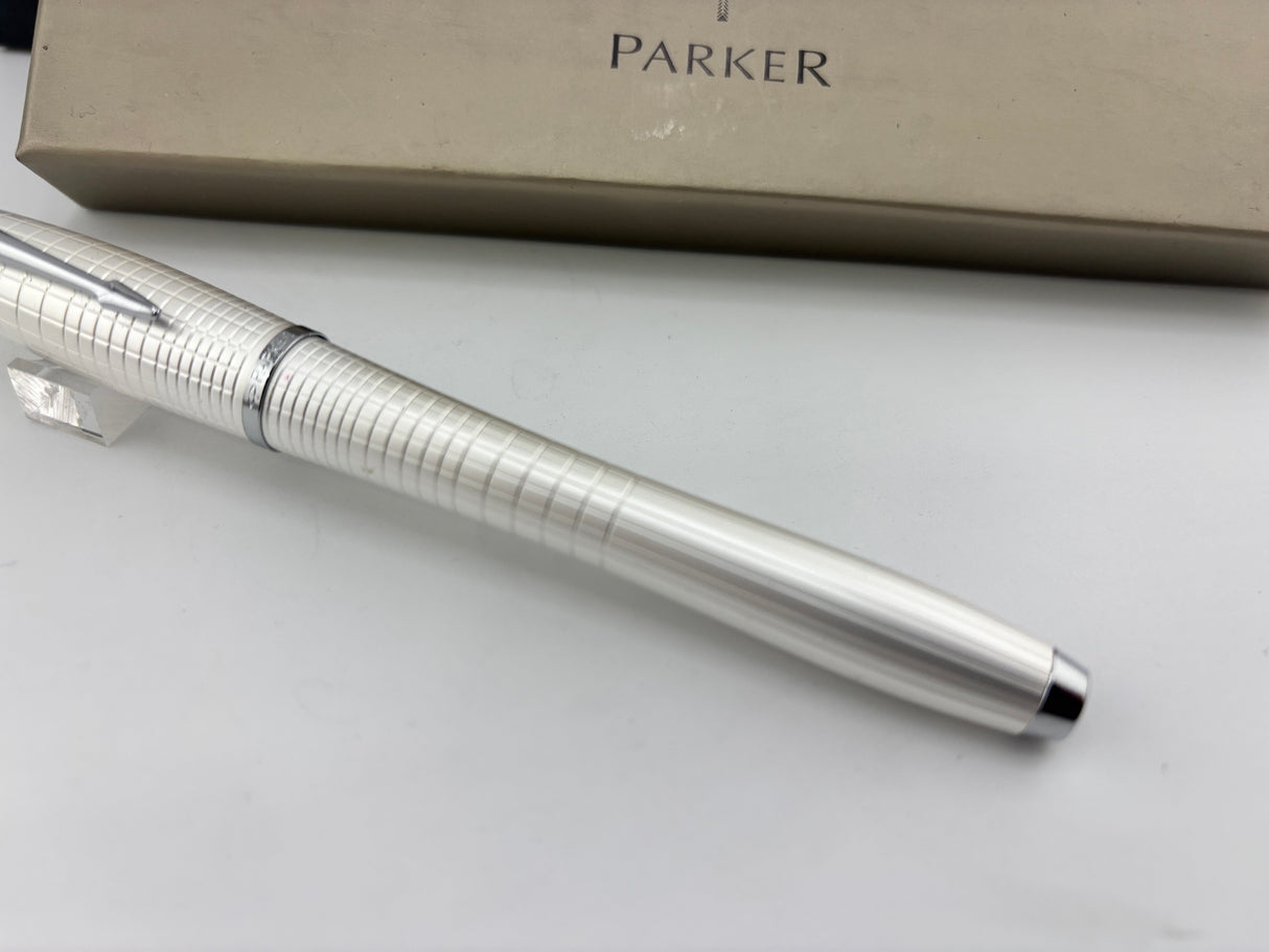 Parker Urban Premium Pearl  - Fountain Pen
