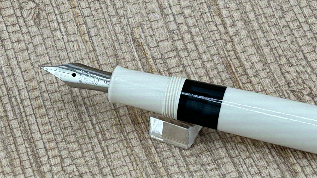 Pelikan Classic M205 White - Fountain Pen