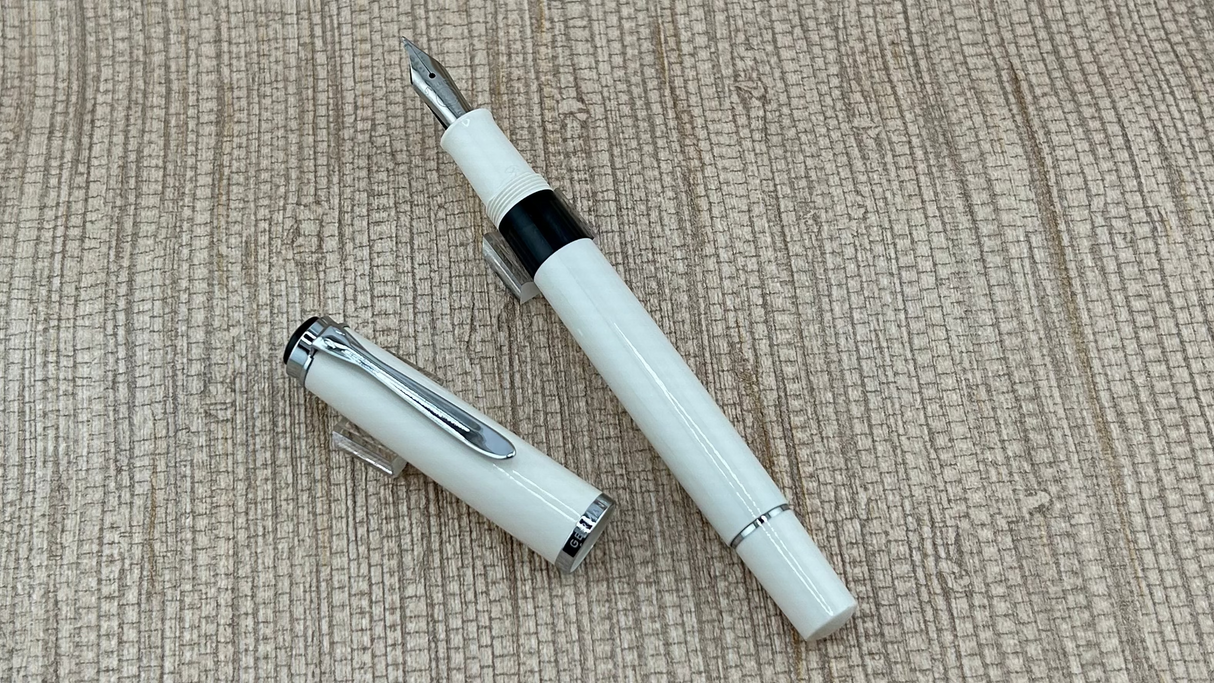 Pelikan Classic M205 White - Fountain Pen
