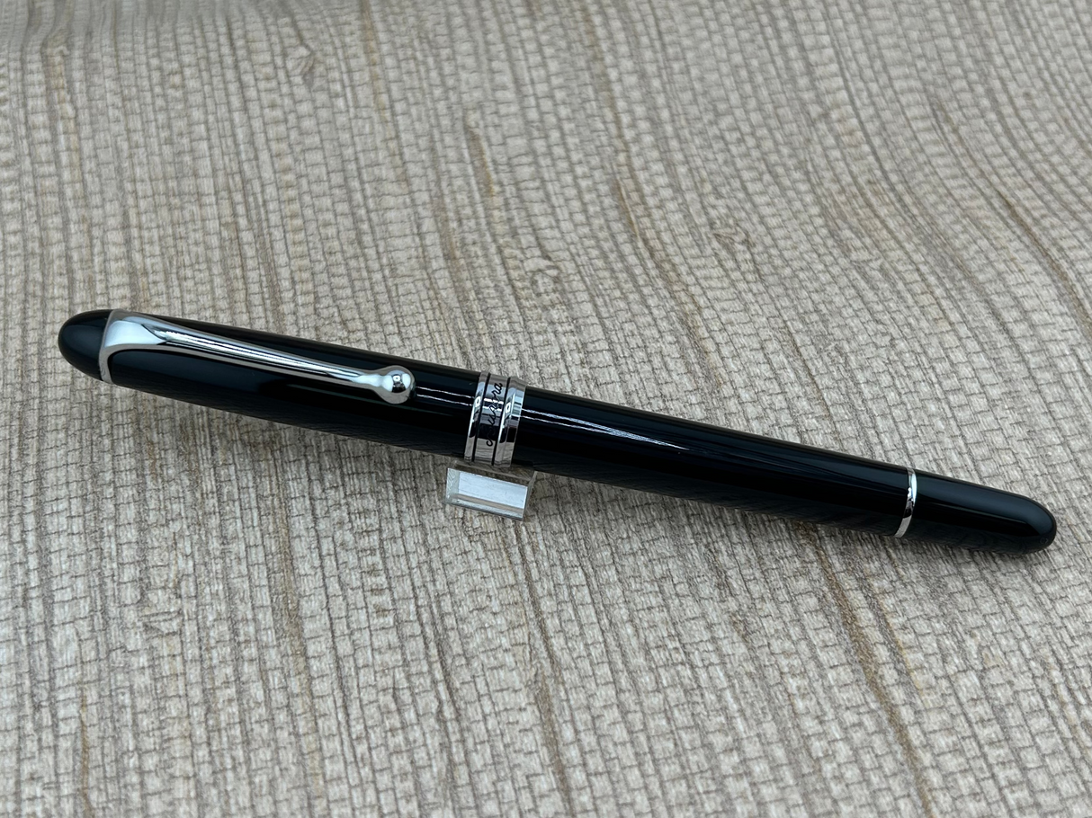 Aurora 88 Mid-size Black Resin - Fineliner Pen