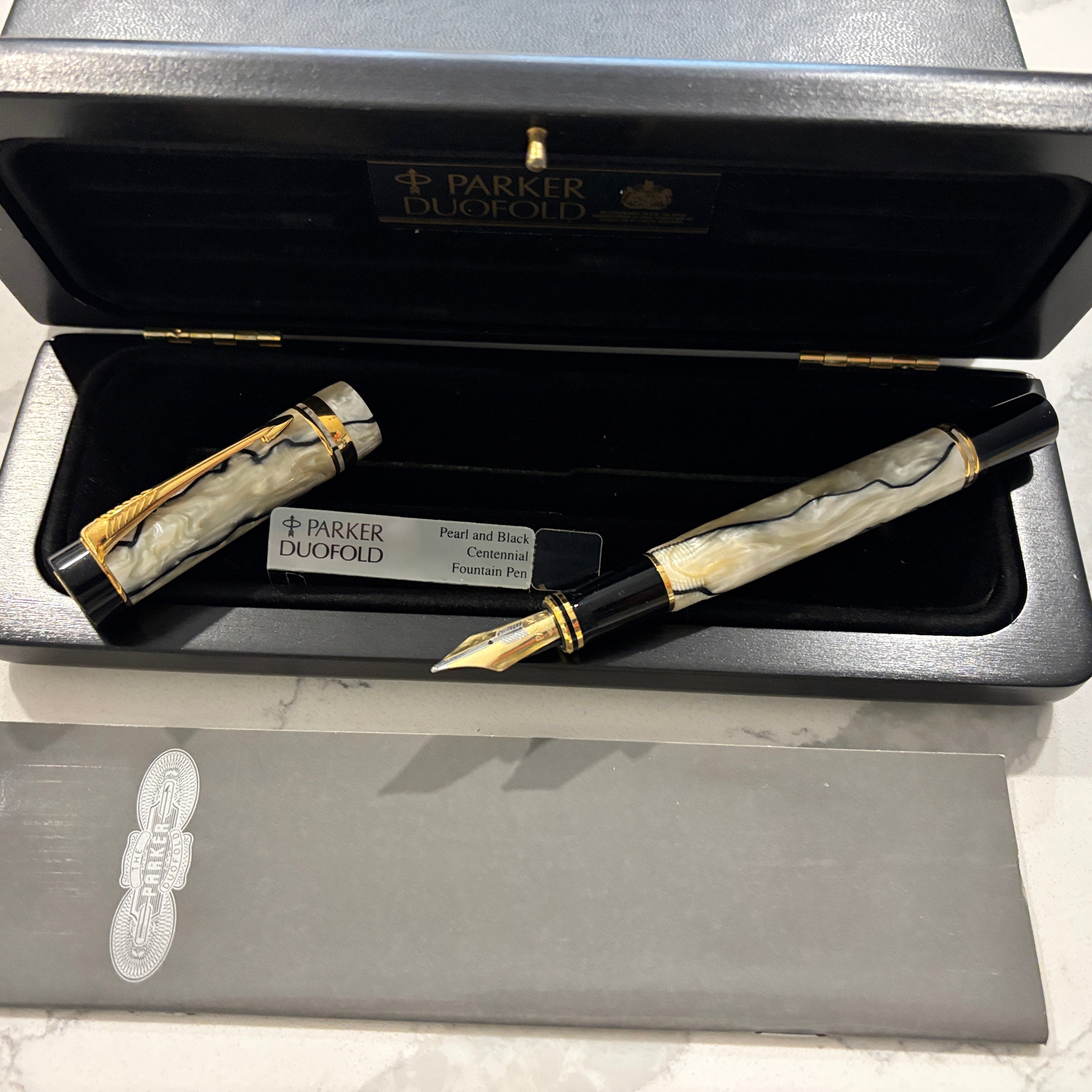 筆記具 PARKER Duofold Centennial Pearl&Black Parker Duofold Centennial Pearl and Black Unboxing and